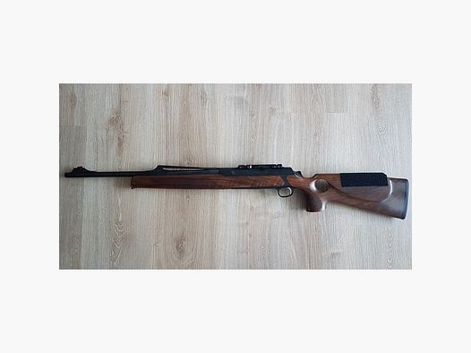 Sauer 303 Kaliber .300 Win. Mag. mit Mündungsgewinde und Lochschaft