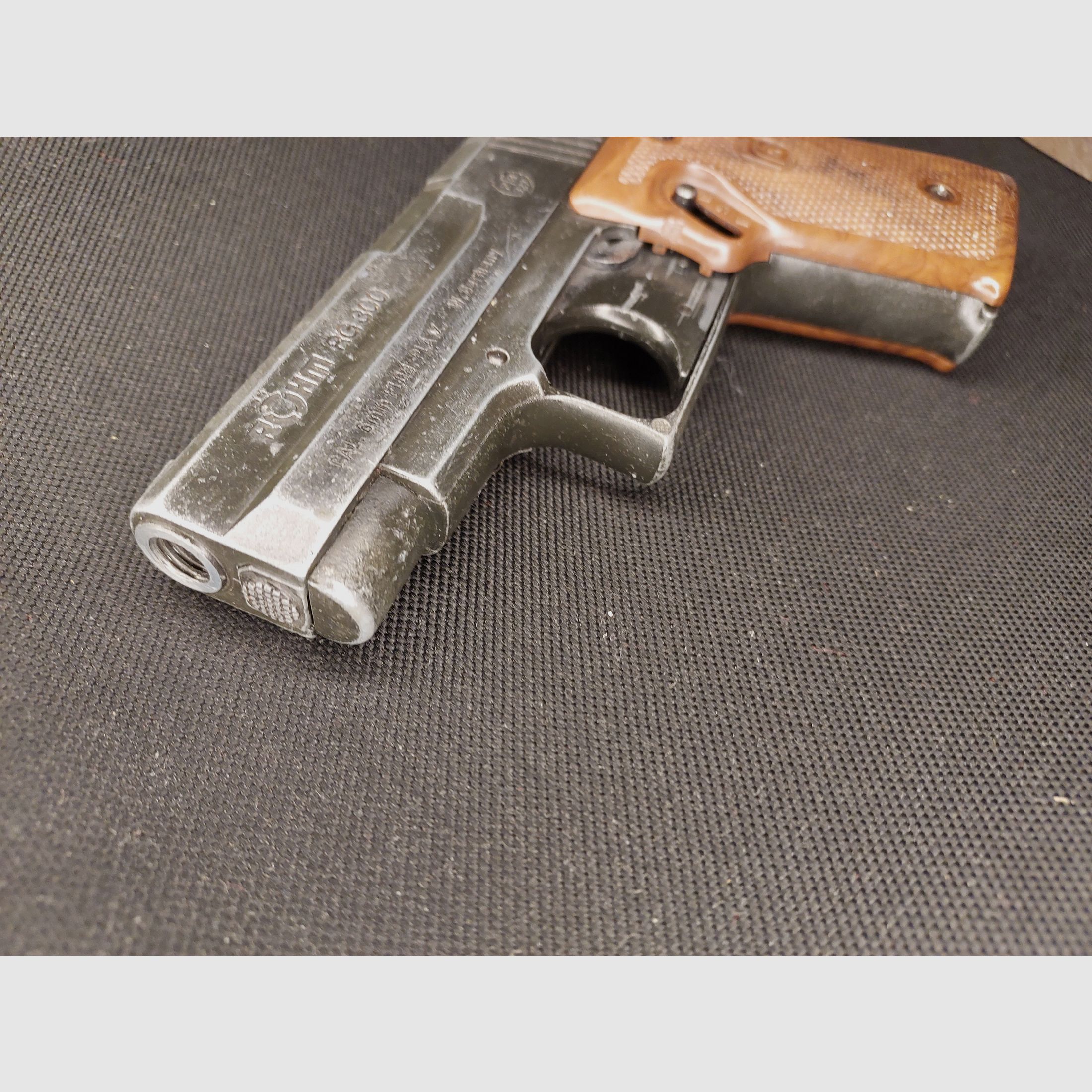 Röhm RG300 (RG 300) Pistolet d'alarme Cal. 6mm Flobert (PTB 327)