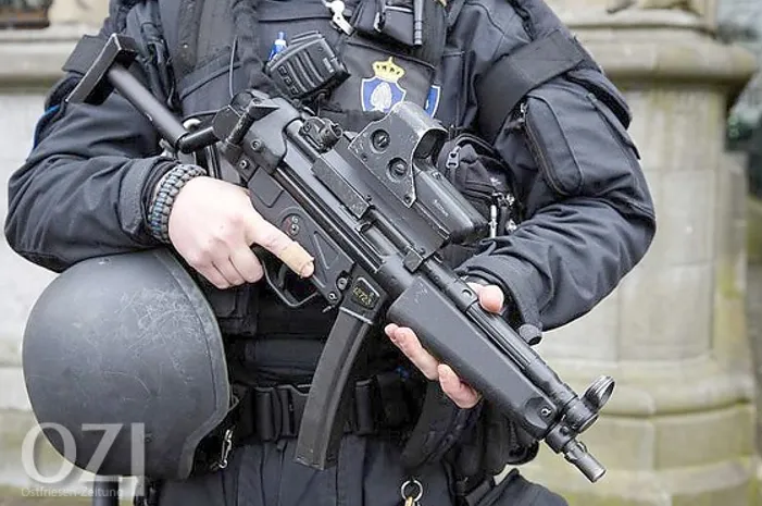 Sehr Seltene B&T Schulterstütze klappbar Helmversion für die MP5/ SP5 / Niederländischen Marechaussee/Zugriffsteam., Bild 8 von 10