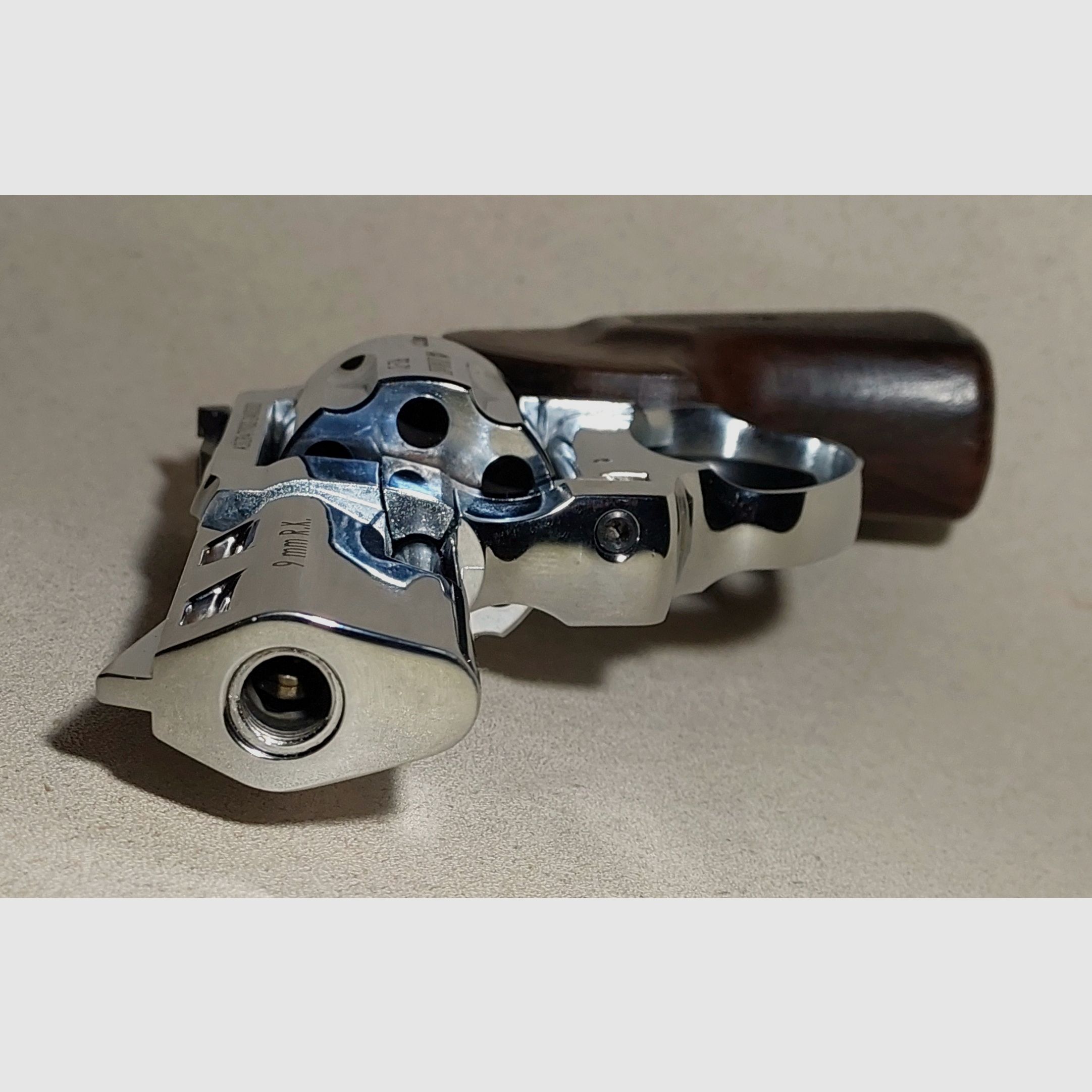 Zoraki R2 3 inch blank firing revolver (PTB 1107) caliber 9mm R.K. chrome wooden grips muzzle protection - LIKE NEW!