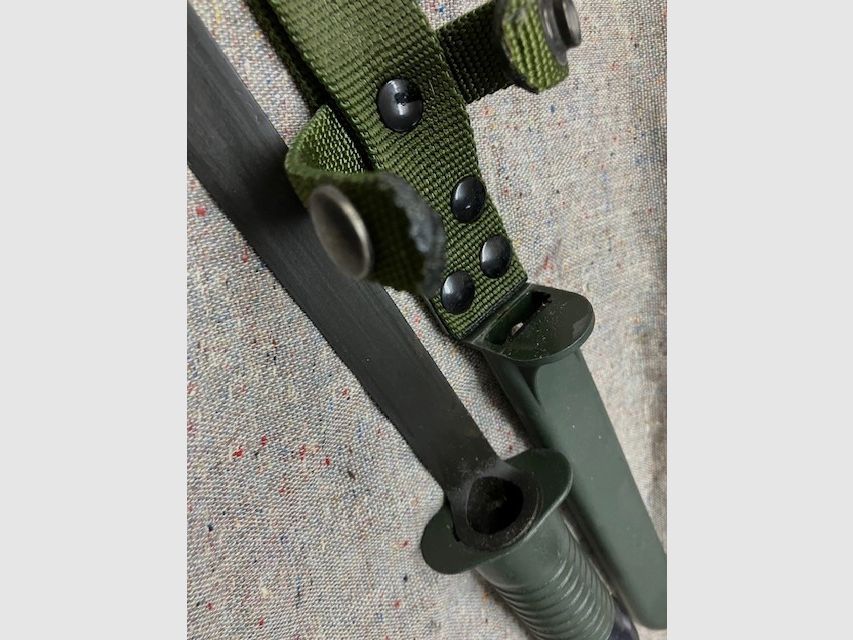 Schweizer Messerbajonett bzw. Schweizer-Rohrbajonett SIG 530