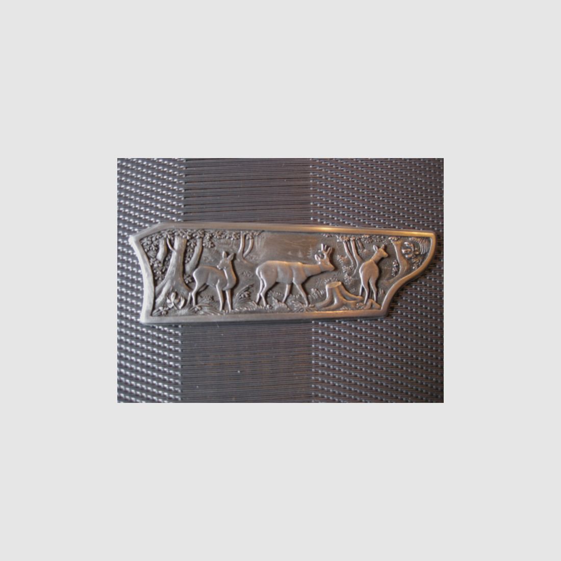 Exclusivangebot zur Blaser R93 - Aufwertung !! TOP Gravur-Seitenplatten aus einer Silberlegierung mit Wildmotiven  NICHT NUR für R93   ! Oder wie wäre es mit Pistolengriff-Käppchen für fast alle Waffentypen  ? Ansehen lohnt sich , garantiert !