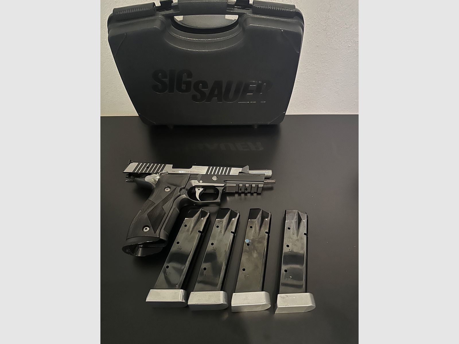 SIG SAUER P226 X-Five Black and White 9mm Luger - mit 4 Magazinen - Deutsche Fertigung!