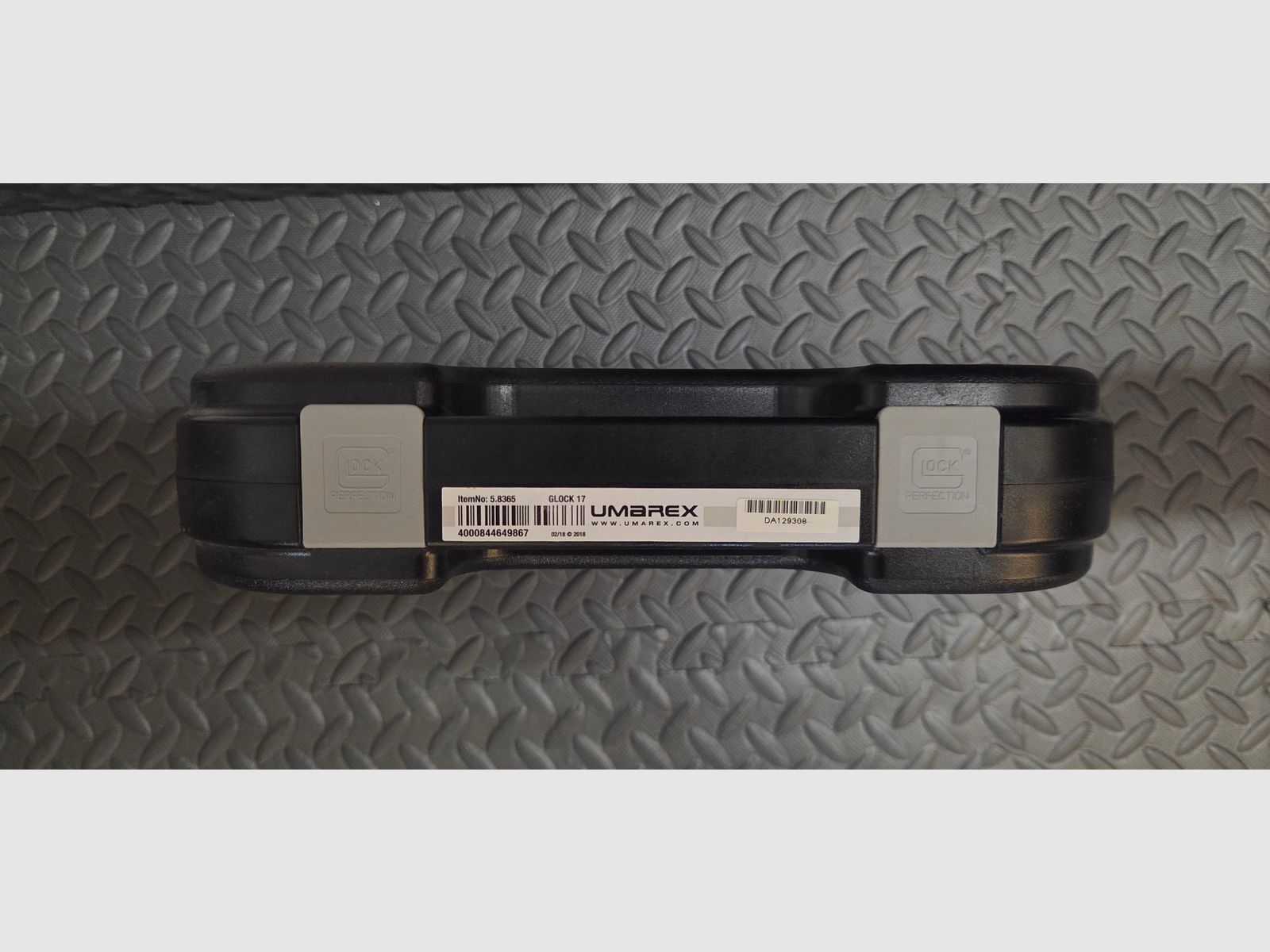 Glock 17 Co2 pistol caliber 4.5 mm steel BB / diabolo blowback (P18)