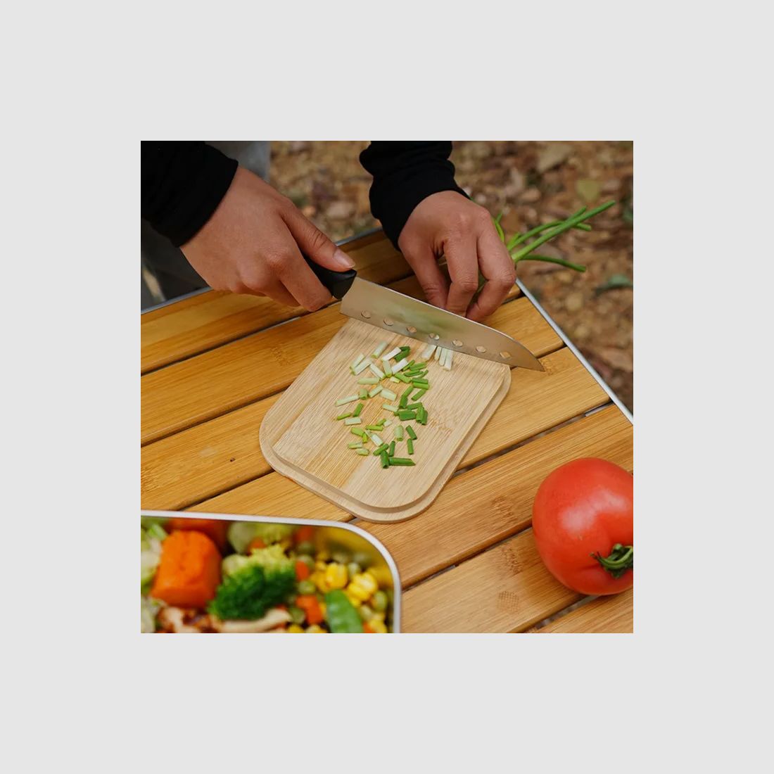 Stainless steel lunch box with bamboo cutting board