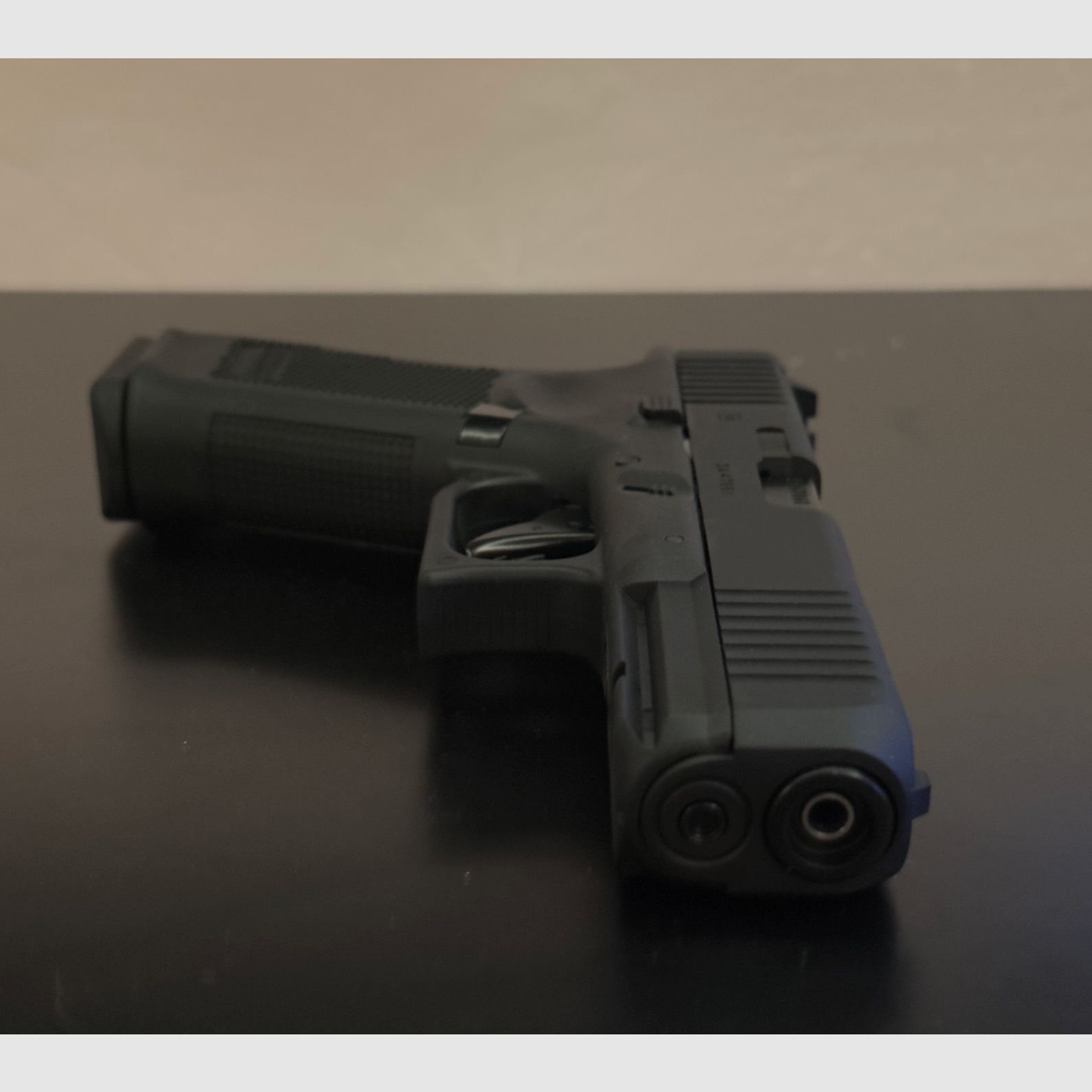 Glock 17 Gen5 Airsoft 4,5mm Diabolo + Original Glock Koffer + 1 Packung Spitzkopfdiabolos