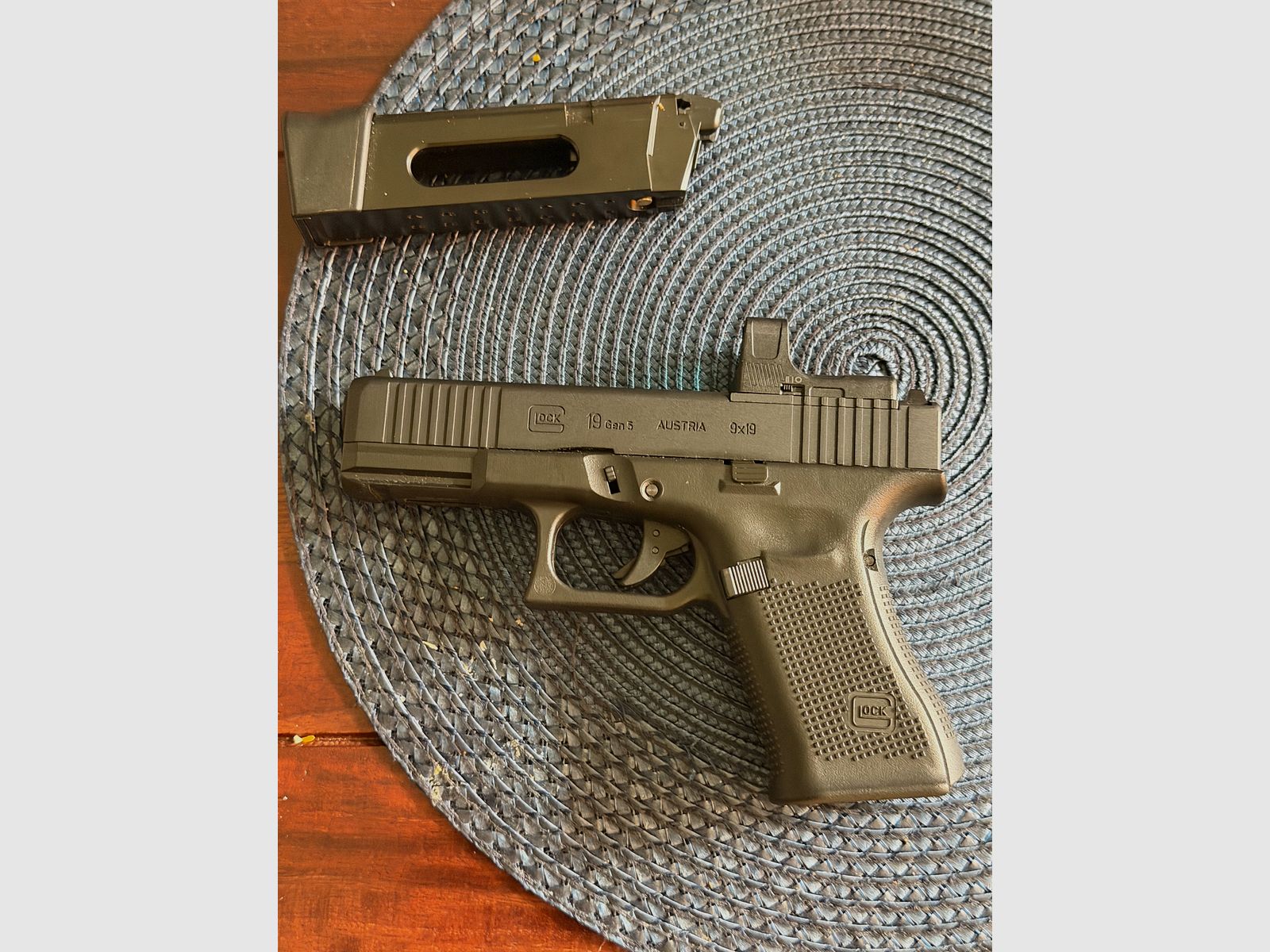 Umarex GLOCK 19 Gen5 MOS GBB 6 mm BB Airsoft avec viseur RDS8, image 5 sur 6