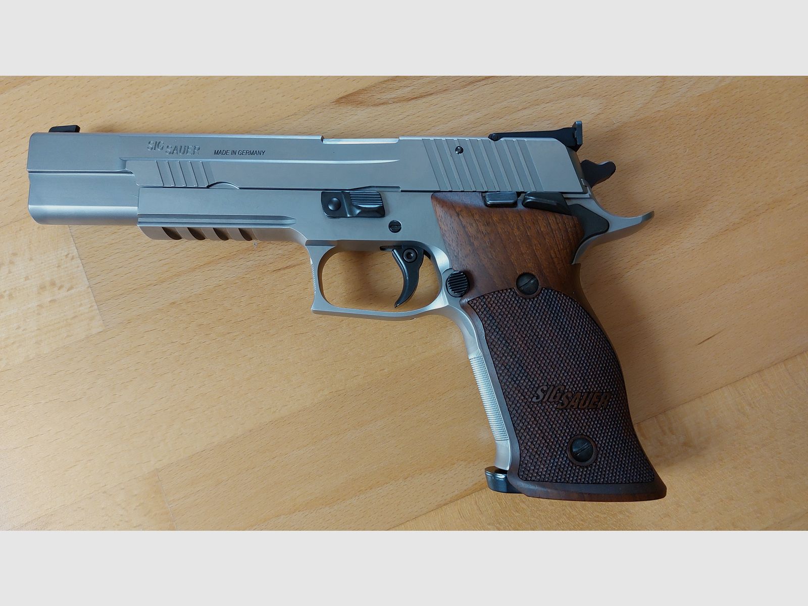Sig Sauer P220 X-SIX 9mm
