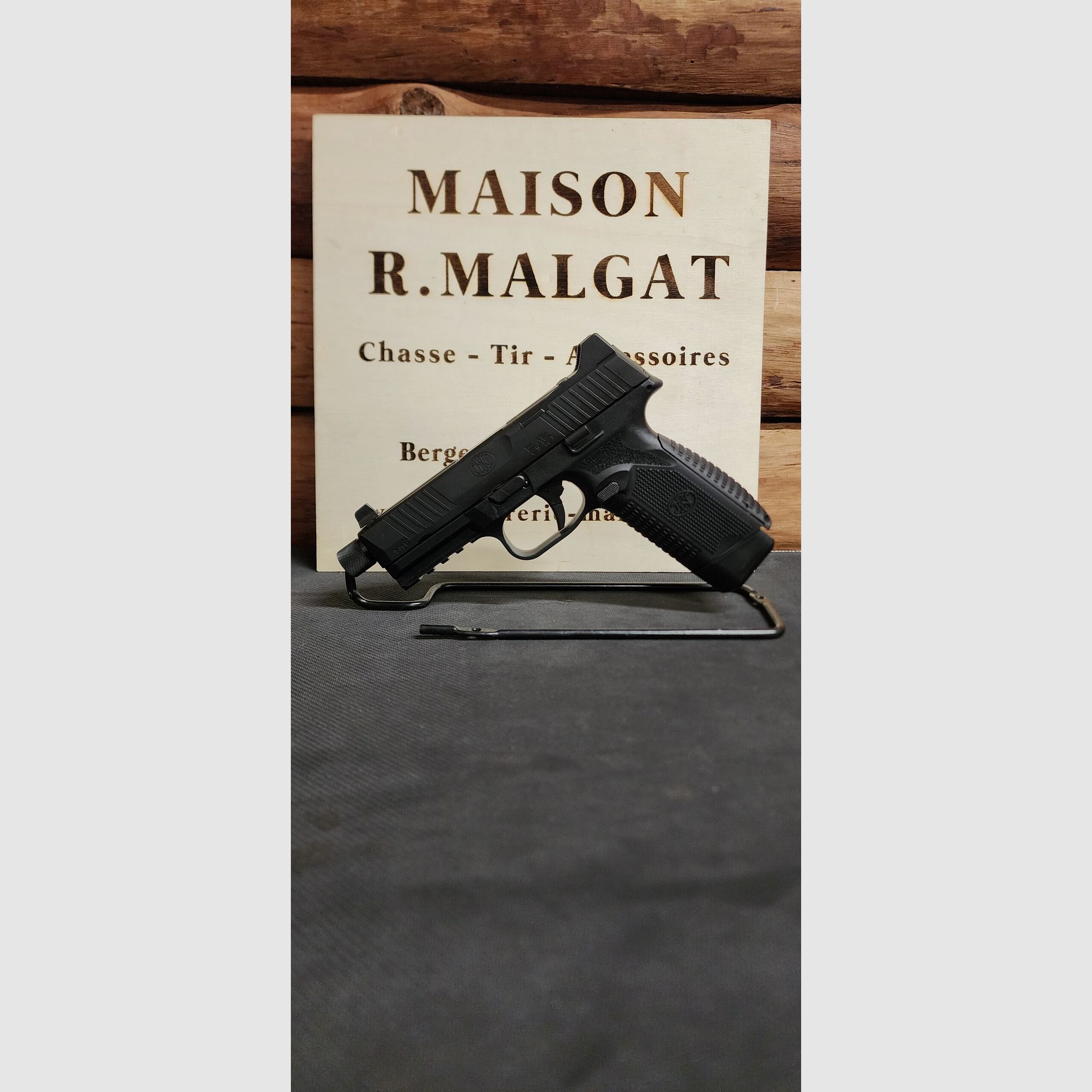 FN Herstal 545 Black Tactical Kal. 45 ACP (auf Lager), Bild 1 von 10