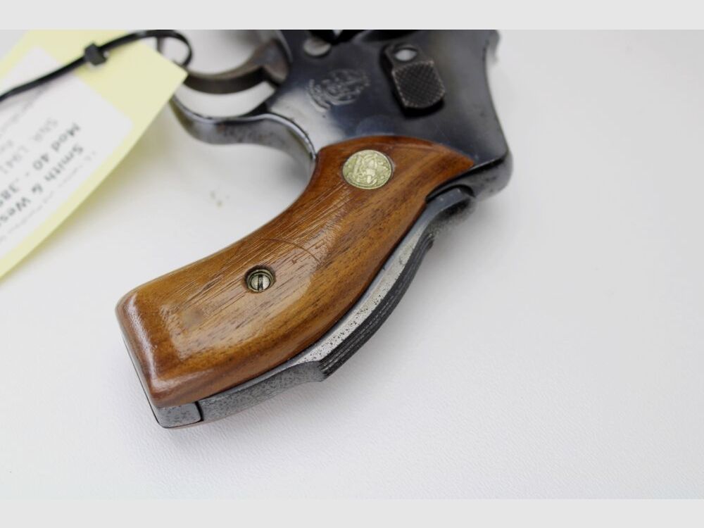 Revolver Smith & Wesson Mod 40 concealed hammer, palm safety .38Special