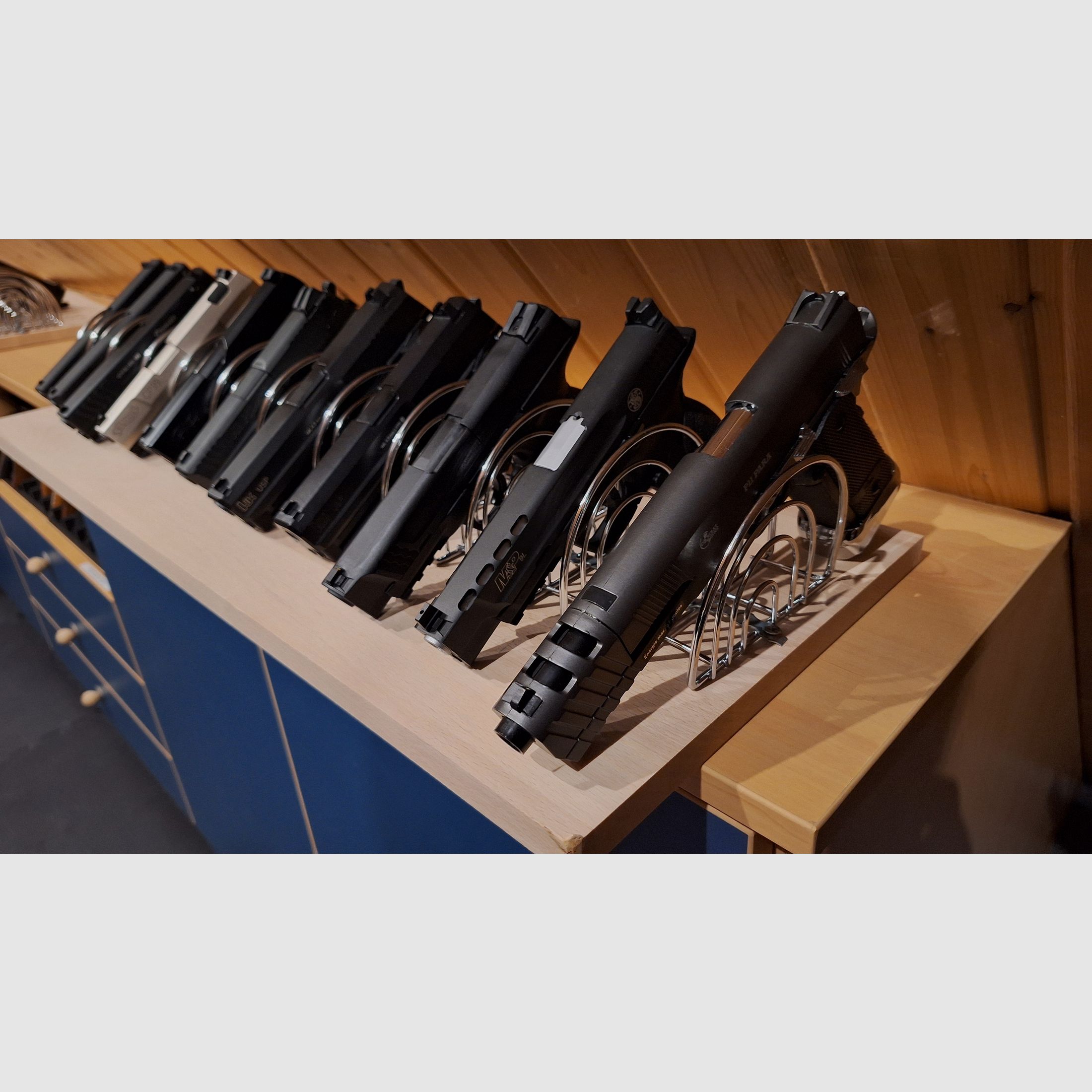 Pistolen Rack/Halter/Ständer/Regal für bis zu 11 Pistolen