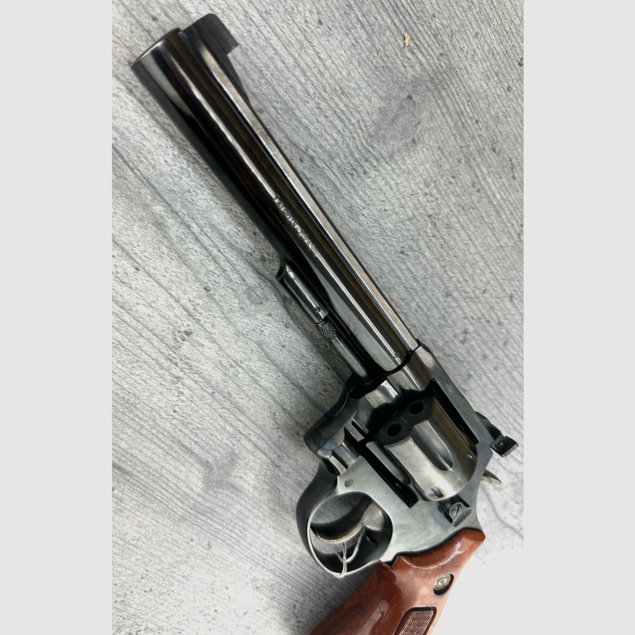 Taurus - Brazil, KK - Revolver .22lr, 6" barrel length, wooden grips