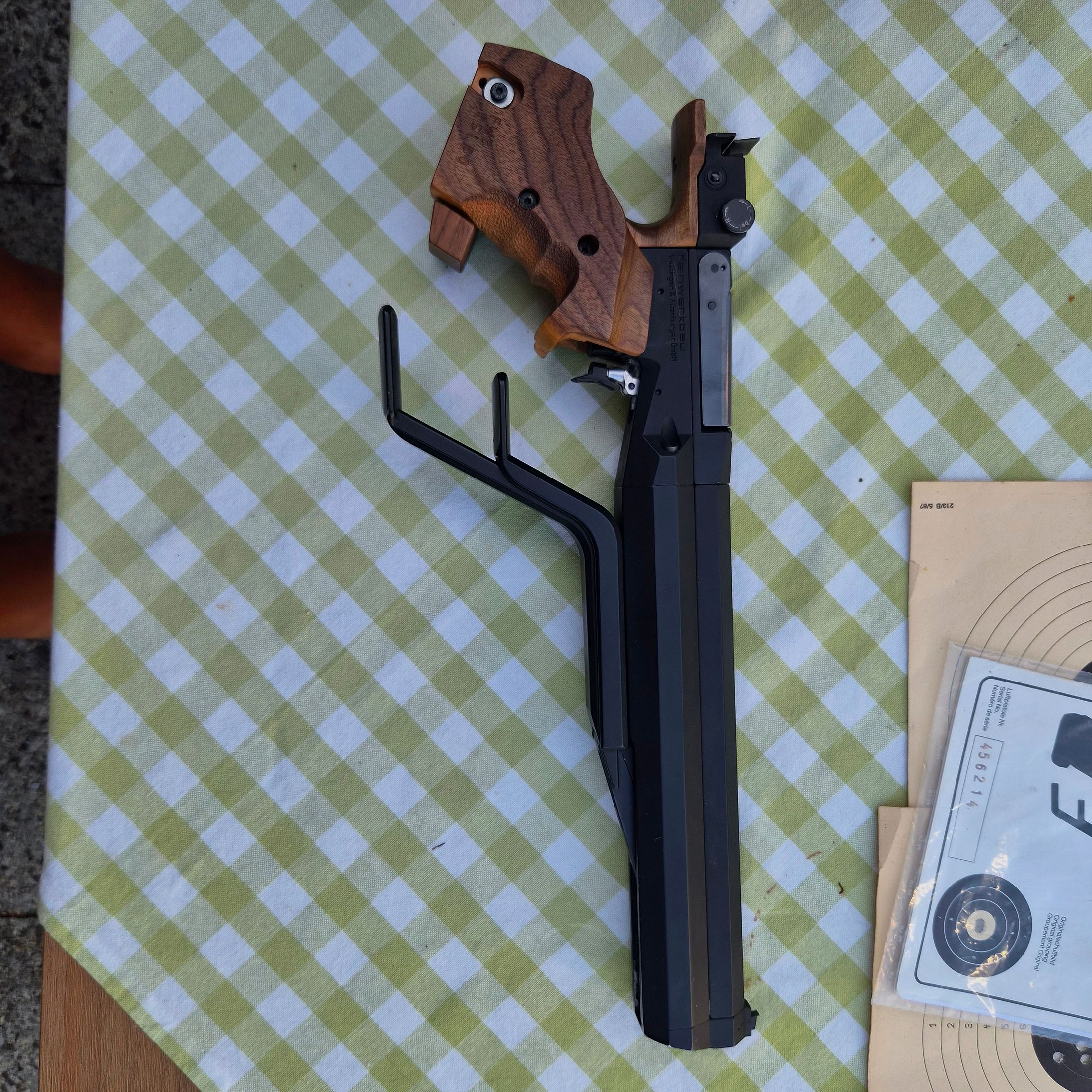 Pistola de competición Feinwerkbau Modelo 102