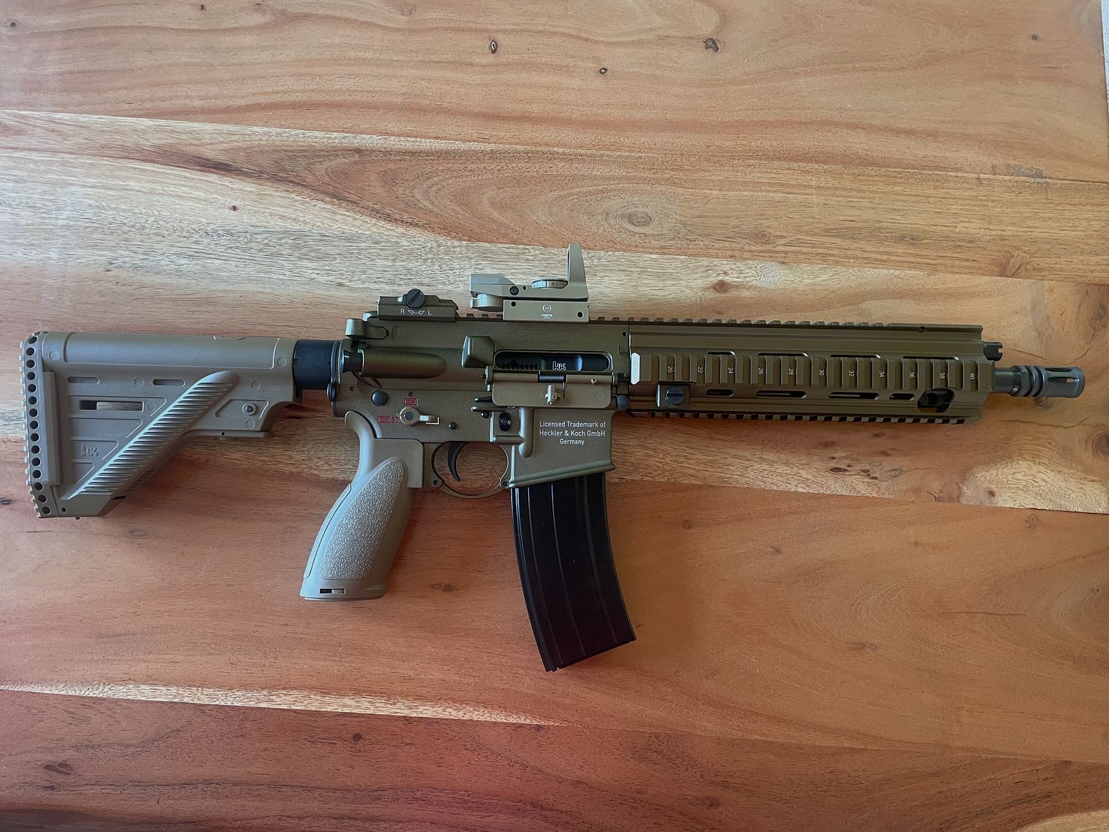 VFC H&K HK416 A5 Airsoftgewehr (GBB 6 mm BB Grün-Braun) - RAL8000