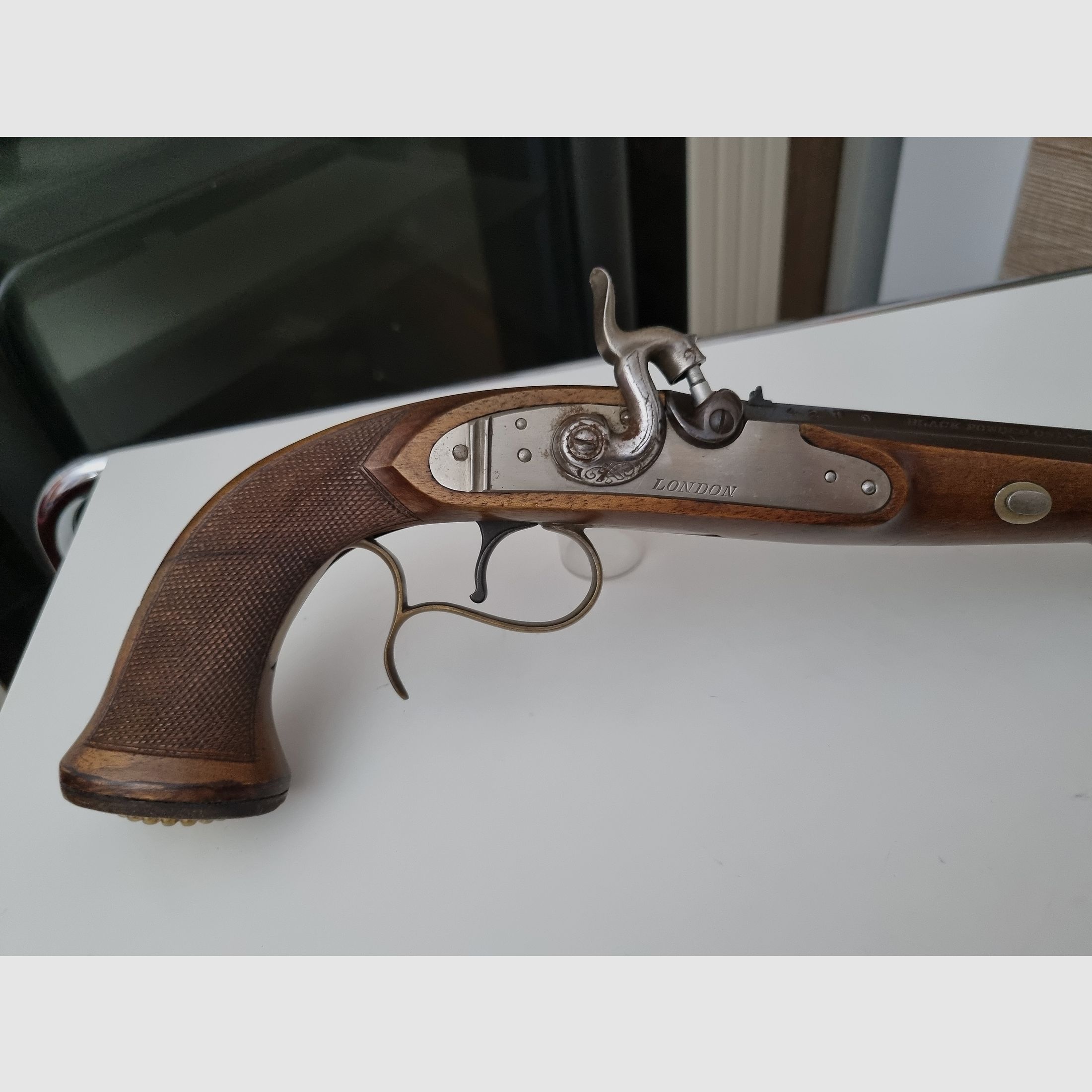 Front-loading percussion pistol model W. Parker of London caliber: .45