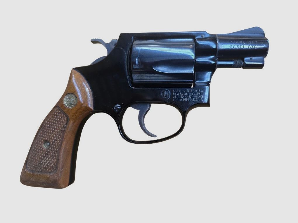 used SMITH & WESSON Mod. 37 2" barrel with wooden grip, condition: Very good, image 1 of 2