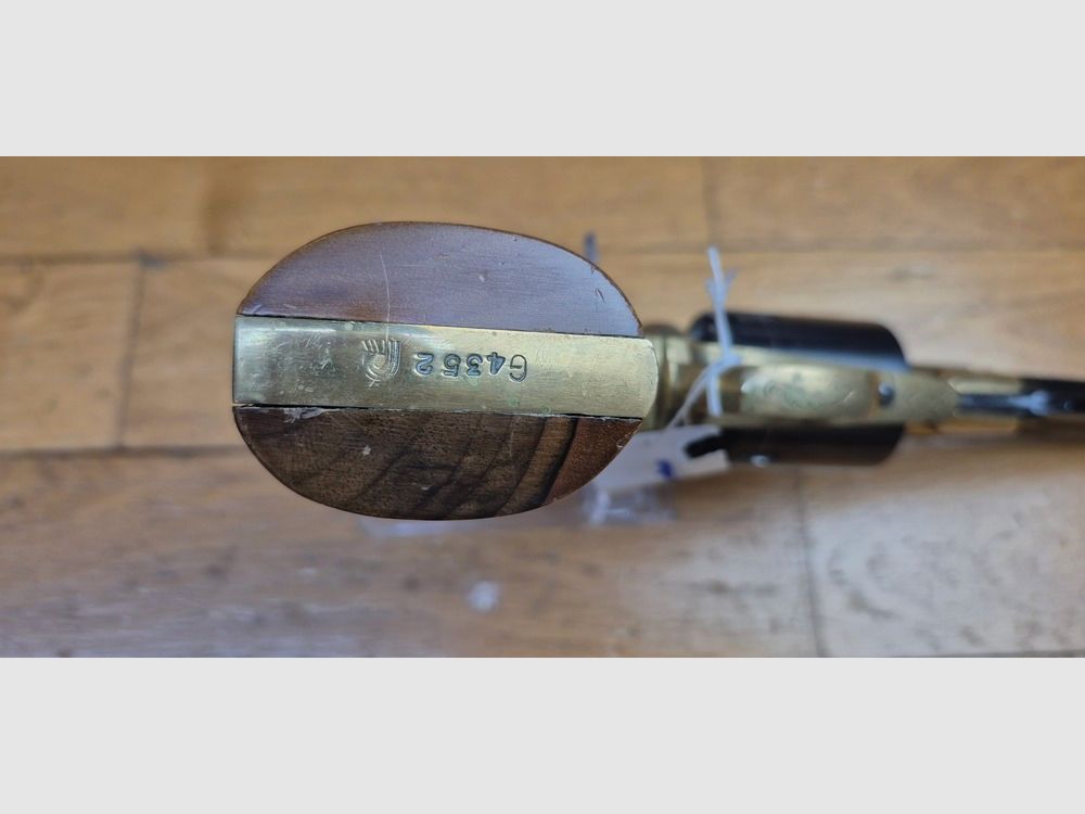 Revólver tipo Remington 1858 Navy — Cal. .36 PN (pólvora negra) — Réplica italiana de Rigarmi / RAG — Bonitas empuñaduras — Accesorios de latón grabados — Excelente cañón espejo y bonitas cámaras — Arma de 1983 — Muy buena mecánica — TBE, imagen 9 de 22