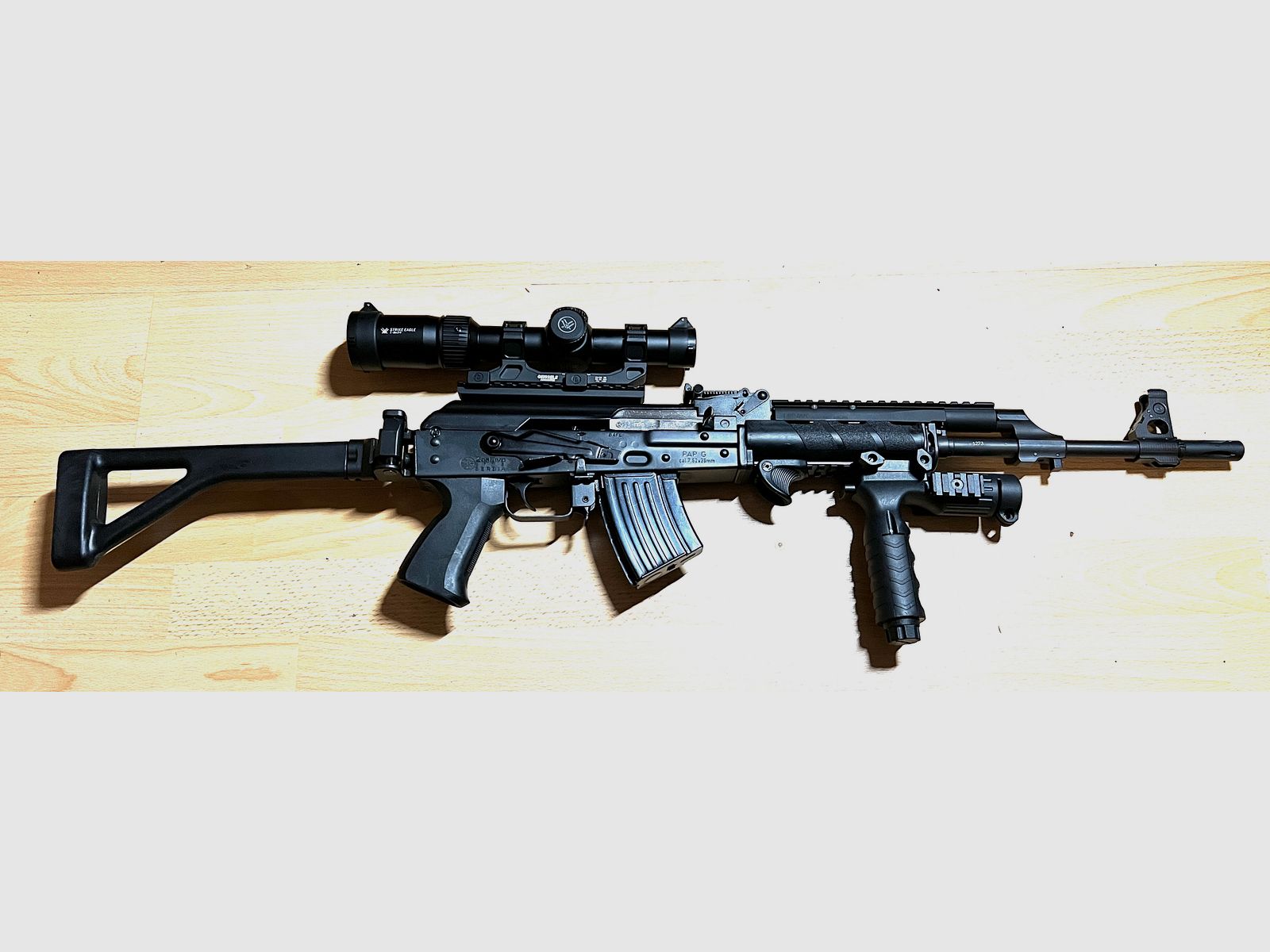 Zastava PAP-G 7,62×39 Komplettsetup – Vortex Strike Eagle 1-8×24 – Ultimak Rail – UTG QD Mount – Profi-Konfiguration | AK Sammlerstück | Jacht & Sport | geen Saiga / Molot / Arsenal / WBP
