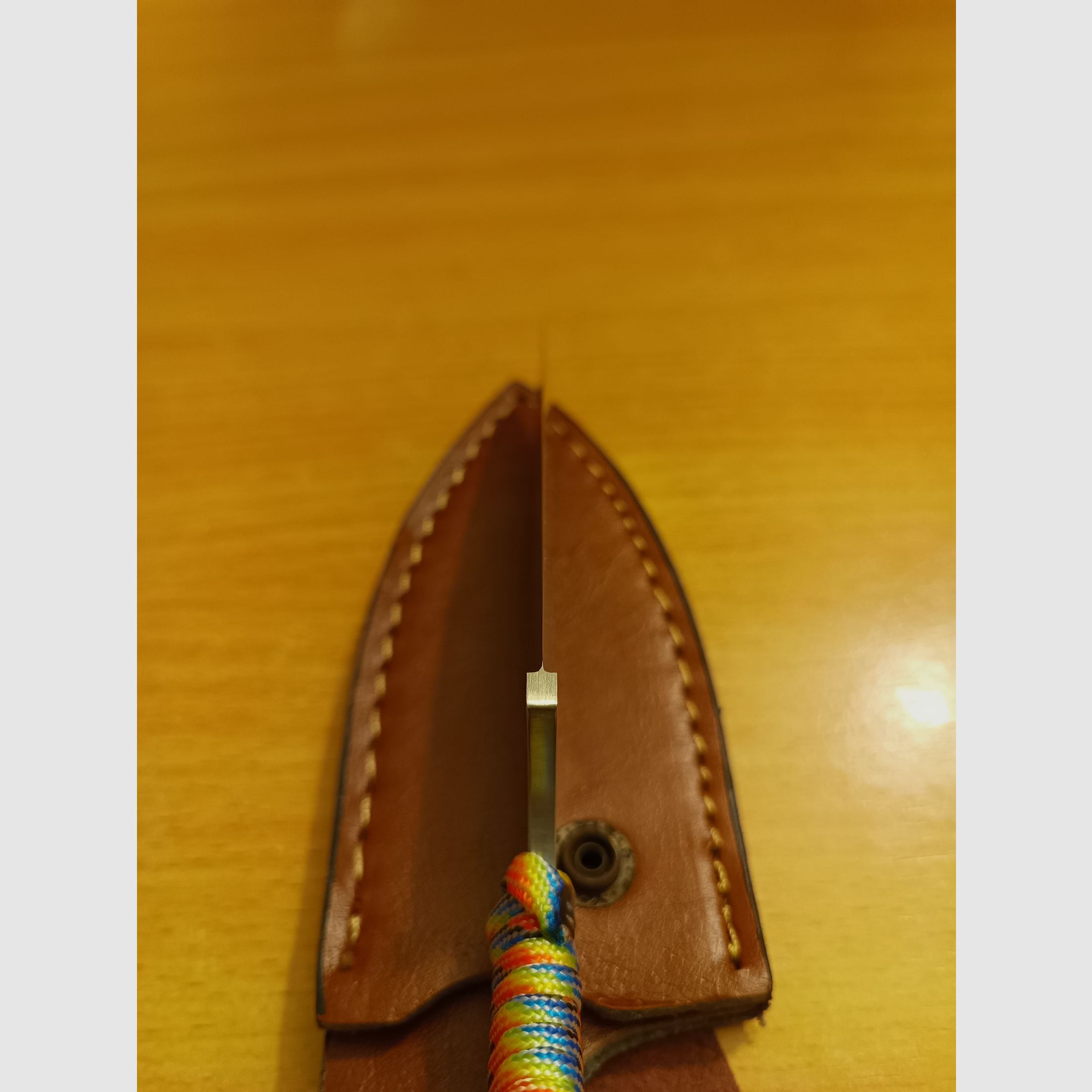 Cuchillo forjado a mano de 3 capas de acero, capa interna de acero raro (BG-42®) HRC 62