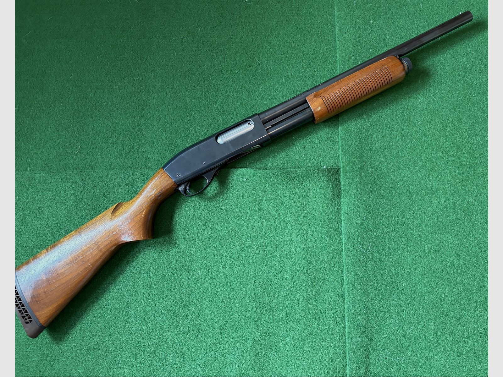 Remington repeating shotgun, caliber 12/70