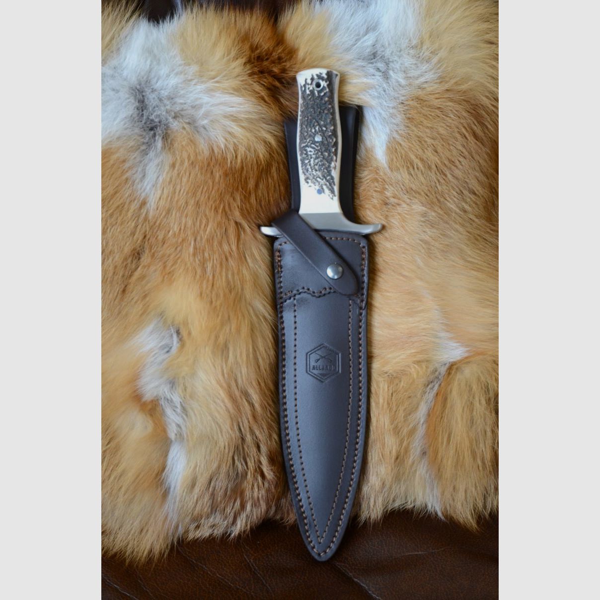 Cazador con empuñadura de asta de ciervo