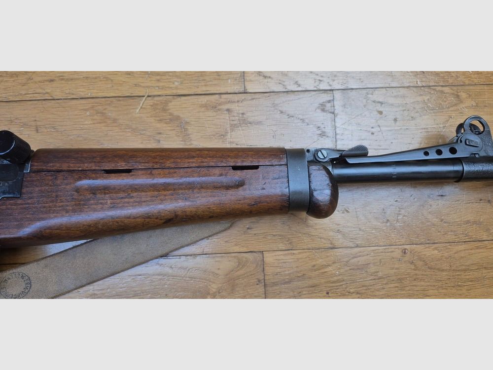 Mooie en zeer zeldzame semi-automatische shotgun MAS 49-56 – Origineel kaliber 7,5 x 54 MAS – Mythisch wapen – Zeer goede mechanische werking – Mooie loop met duidelijke groeven – Goede esthetische staat – twee 10-schots magazijnen – Nachtvuur- en blanco-vuurapparaat (zeldzaam) – Geweerriem – Zeldzaam wapen in uitstekende staat, afbeelding 10 van 35