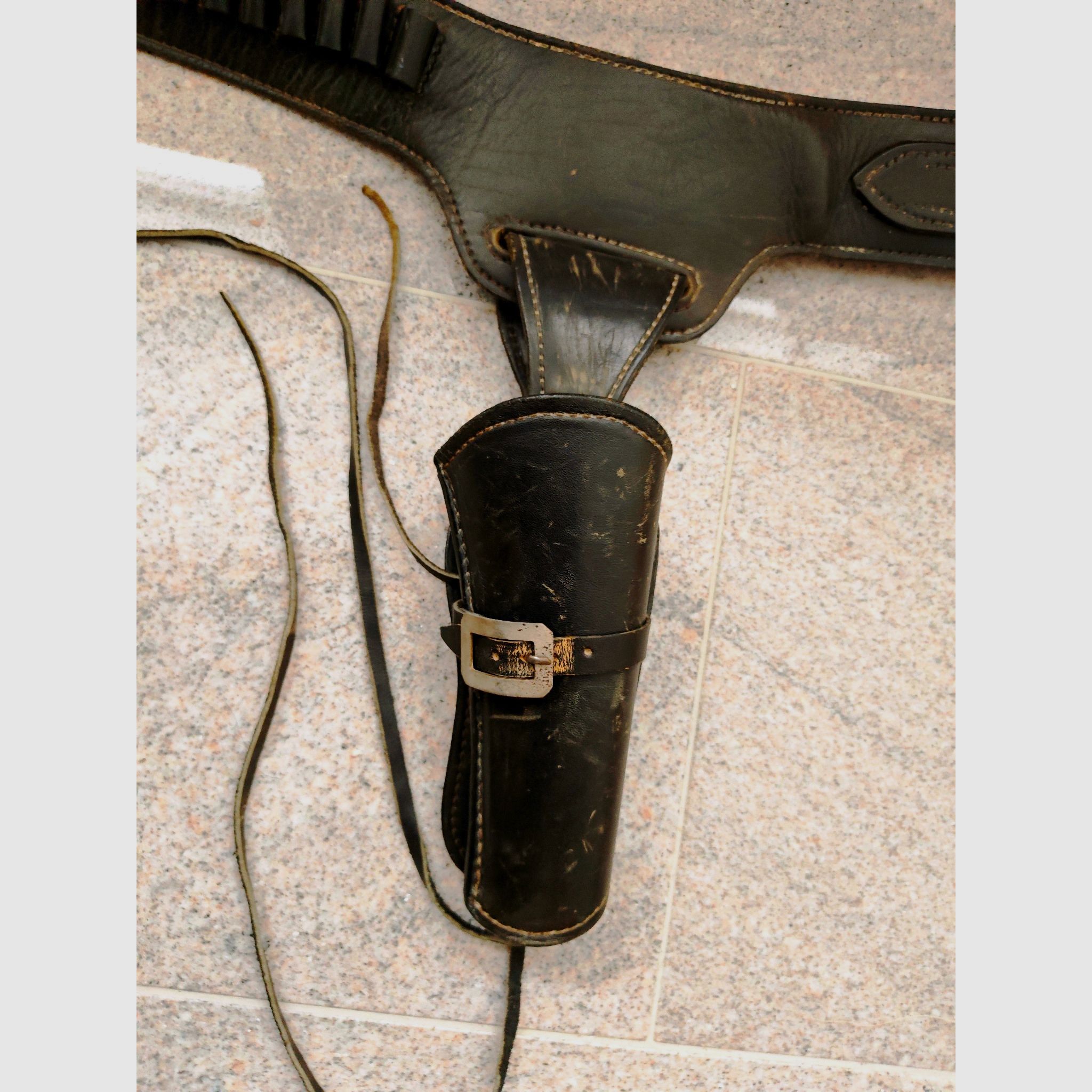 Western revolver belt with holster