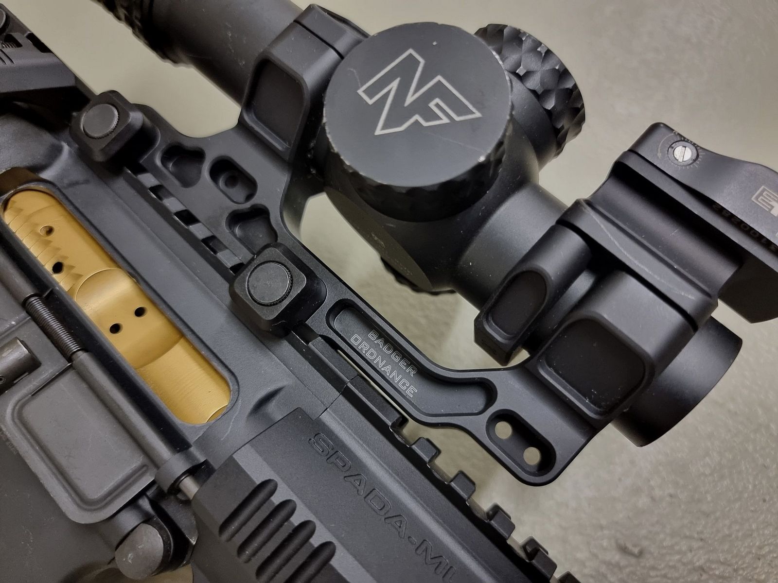 AR15 personalizzato superlativo nello stile di John Wick. Cal. 223 Rem. Solo componenti di alta qualità. Opzionale con Nightforce NX8!