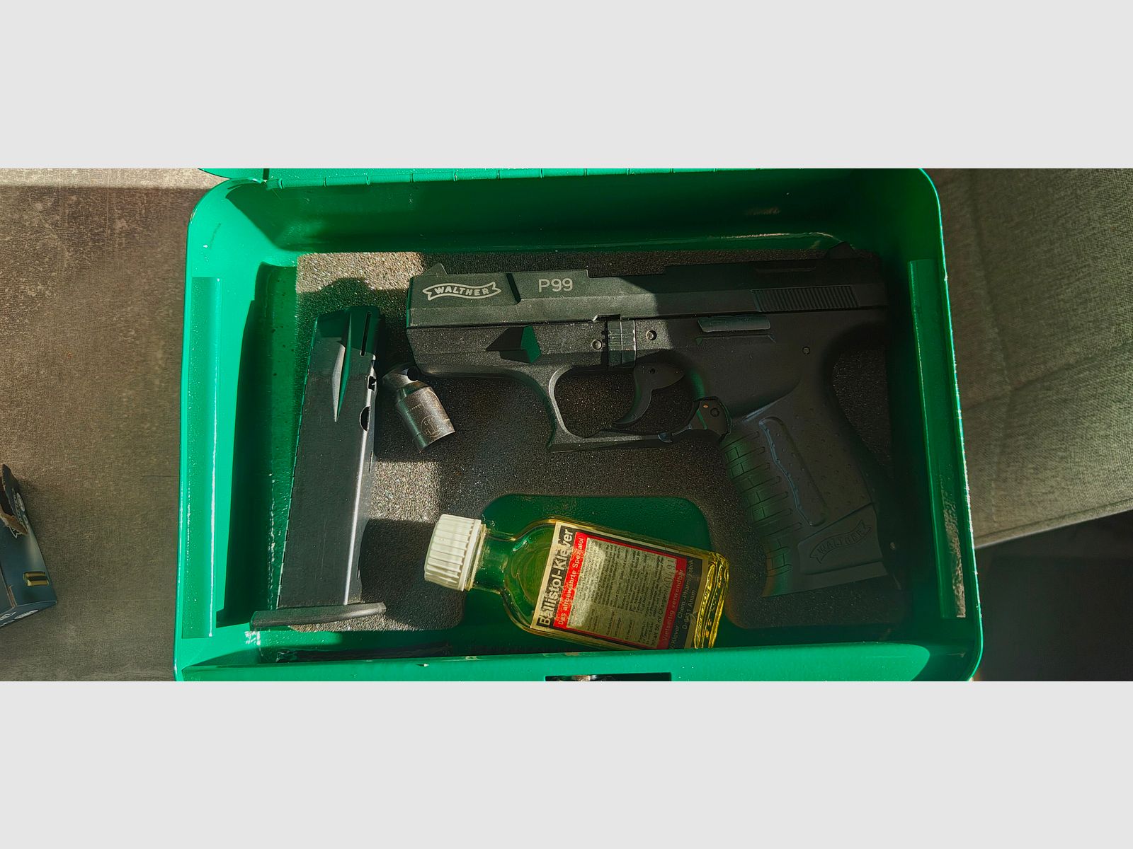 Walther P99 Schreckschuss Pistole 9mm P.A.K.  in schwarz inkl. Geldkassette 