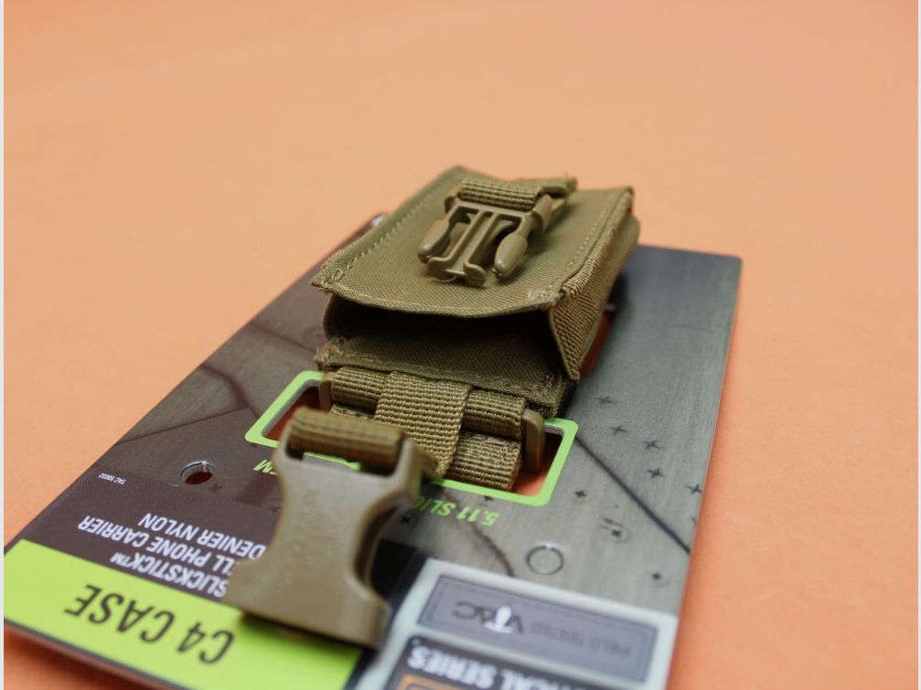 5.11 5.11 C4 Case (56029)131 Sacoche Medium Phone/PDA en Terre Brune Plate, ou par exemple aussi pour des paquets de cigarettes ?