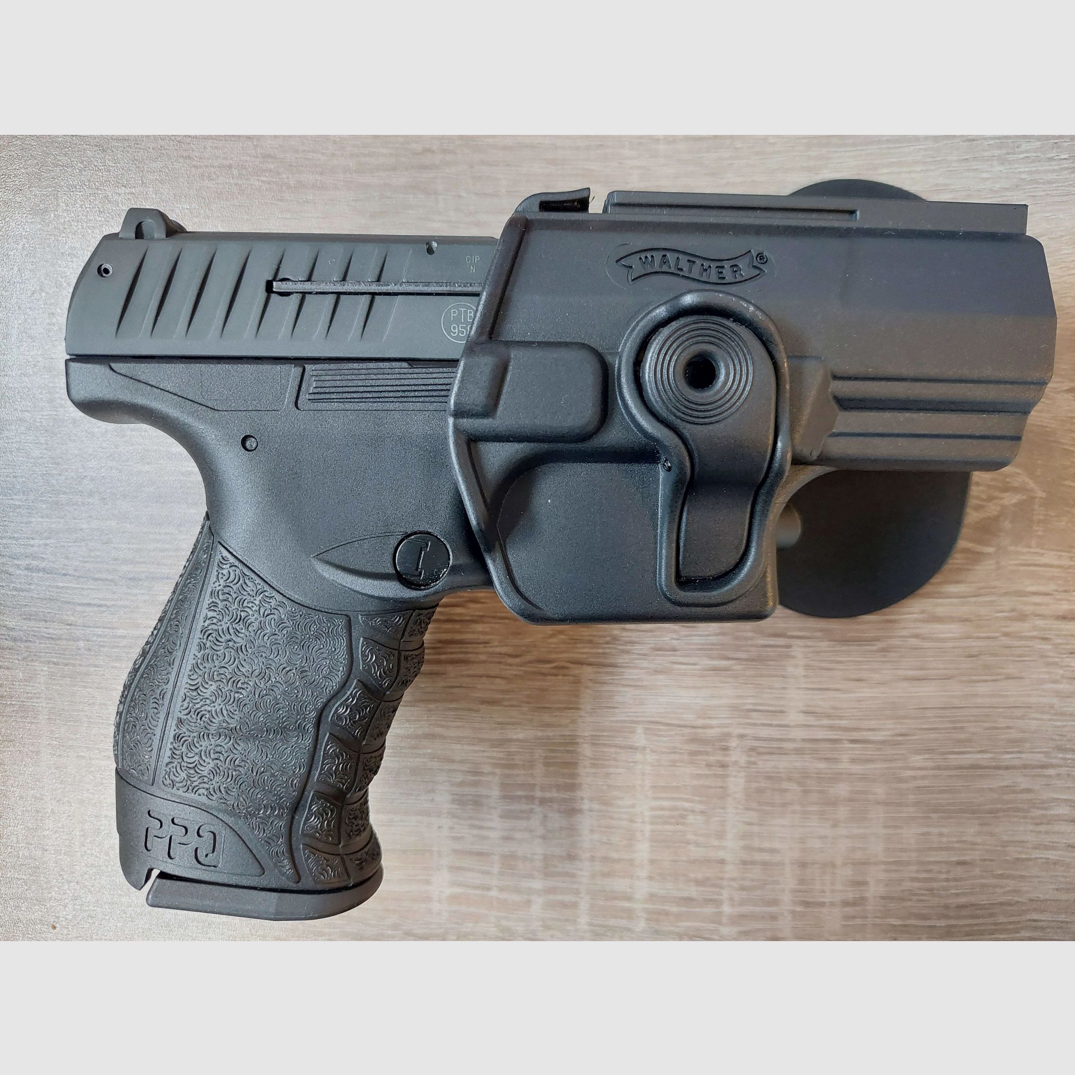 Walther PPQ M2 | 9 mm P.A.K. (+ Walther Holster)