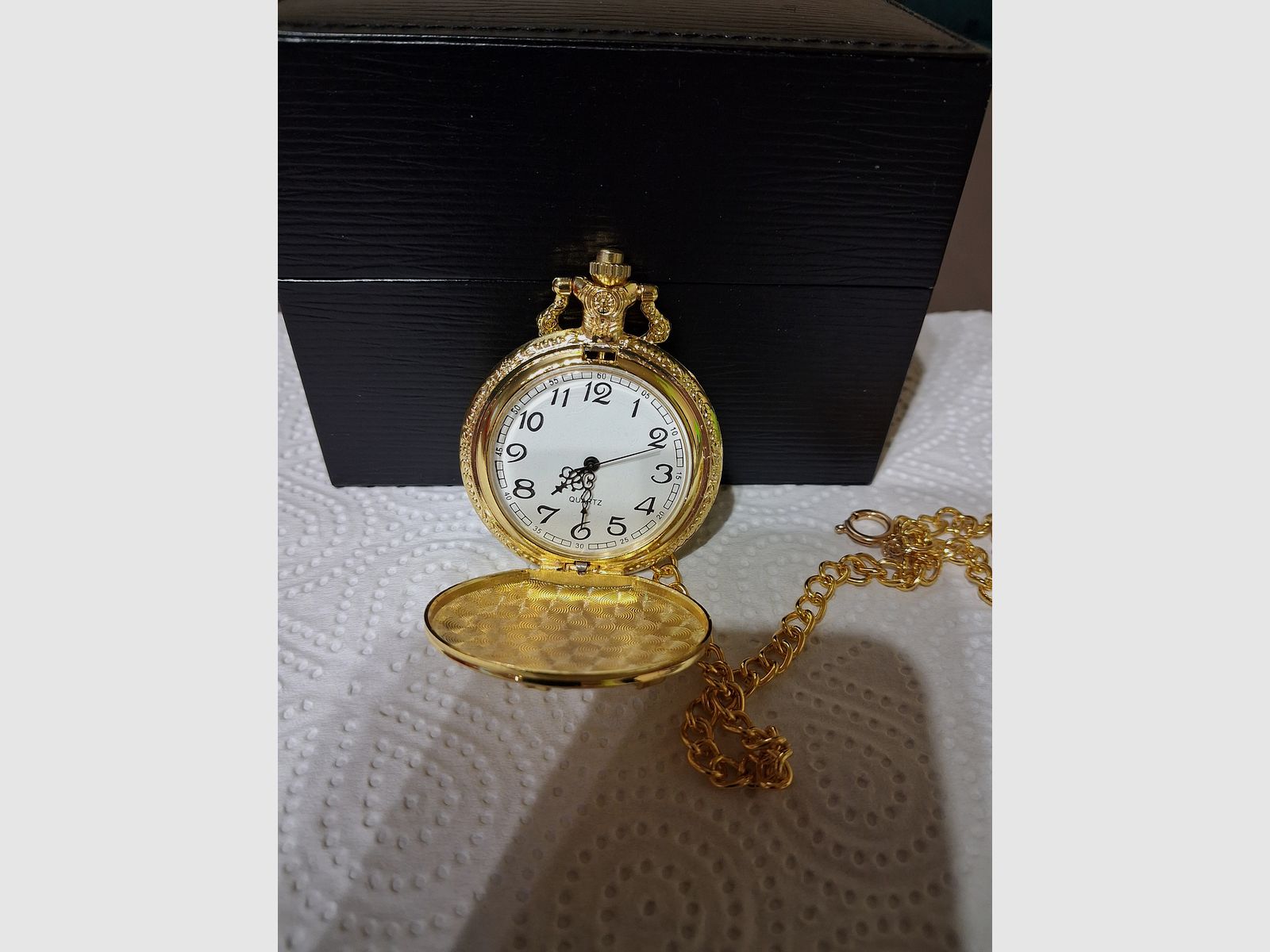 Pocket watch with hunting motif