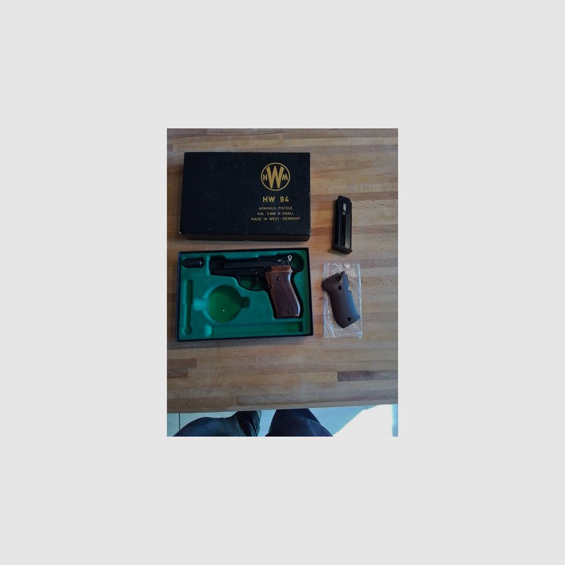 Weihrauch HW 94 mit Ersatzmagazin und Holzgriffschalen