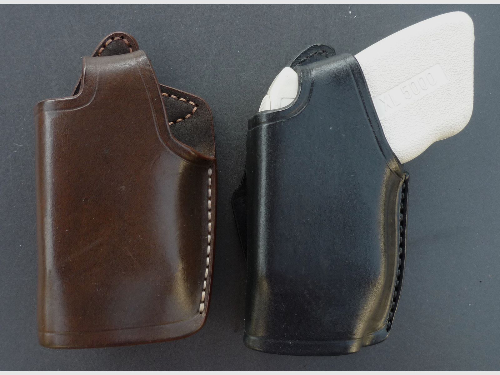 HKDesign Holster Art. Nr. 002: Holster semplice con chiusura a scatto - per storditore elettrico XL500 - entrambi per mancini, immagine 1 di 5