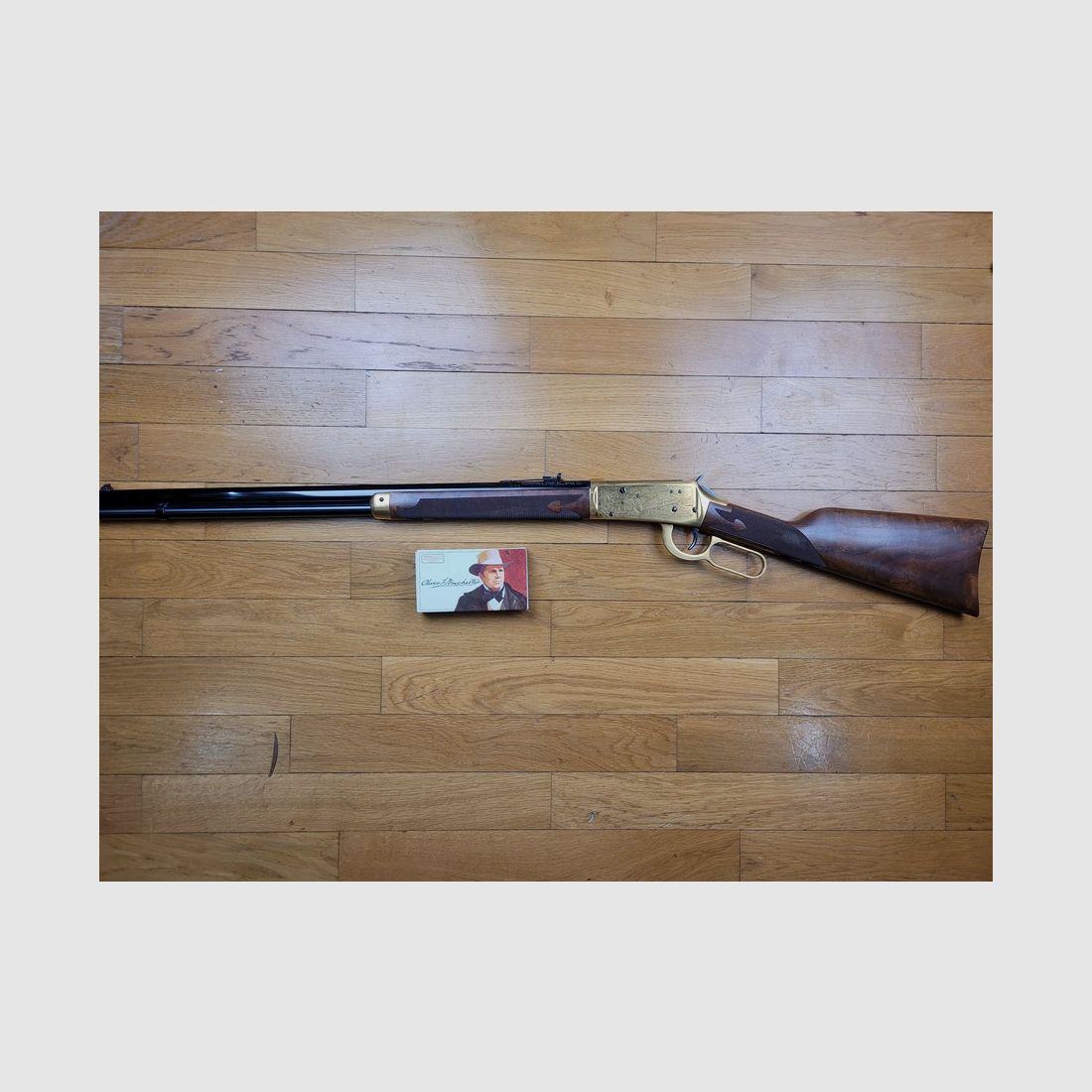 Winchester Kommemoration « Oliver F. Winchester » 1894 – 20.000 Ex. – Wunderschöne Quadrillagen – 38-55Win – Originalverpackung – Zustand TOP!, Bild 6 von 30
