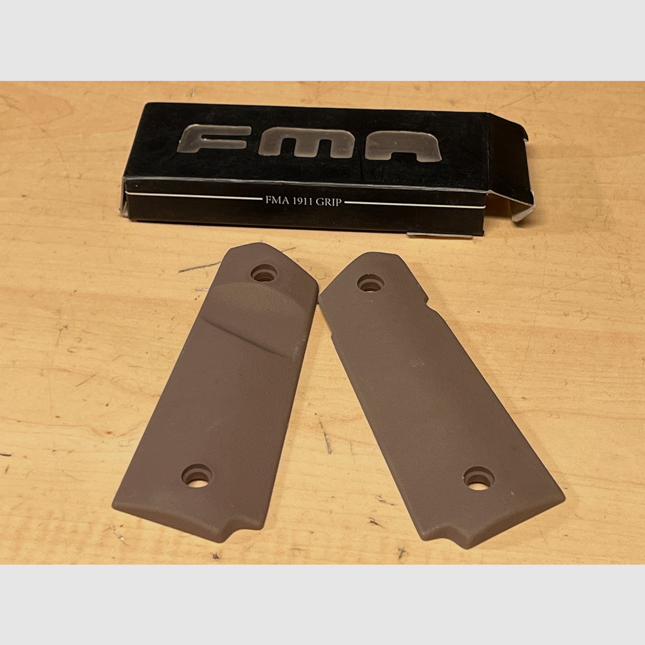 Griffschalen von FMA für 1911 Airsoft P.A.K. und Original Modelle Polymer Dark Earth