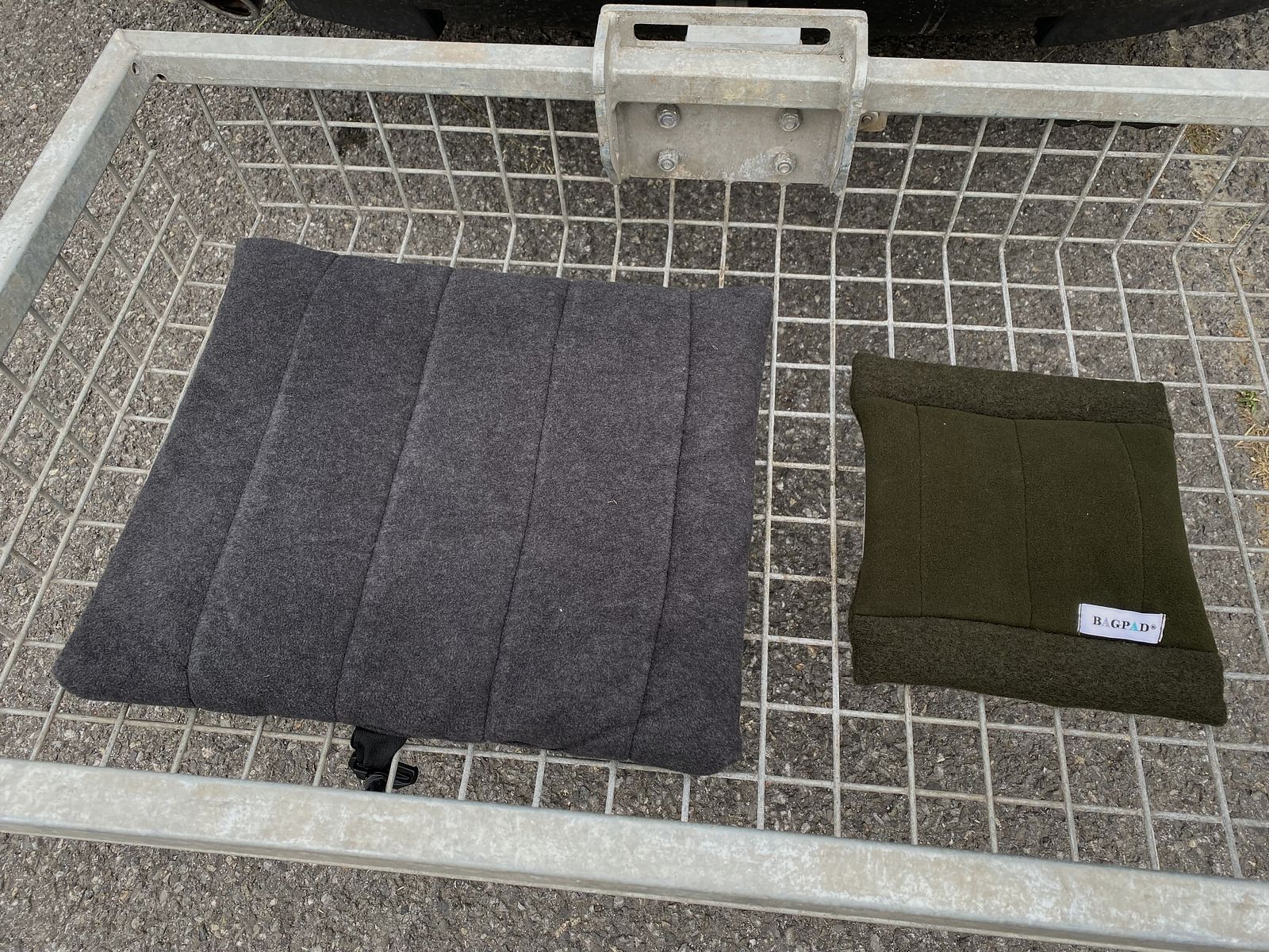 Conjunto compuesto por soporte de armas 80904 + cojín de asiento 80903