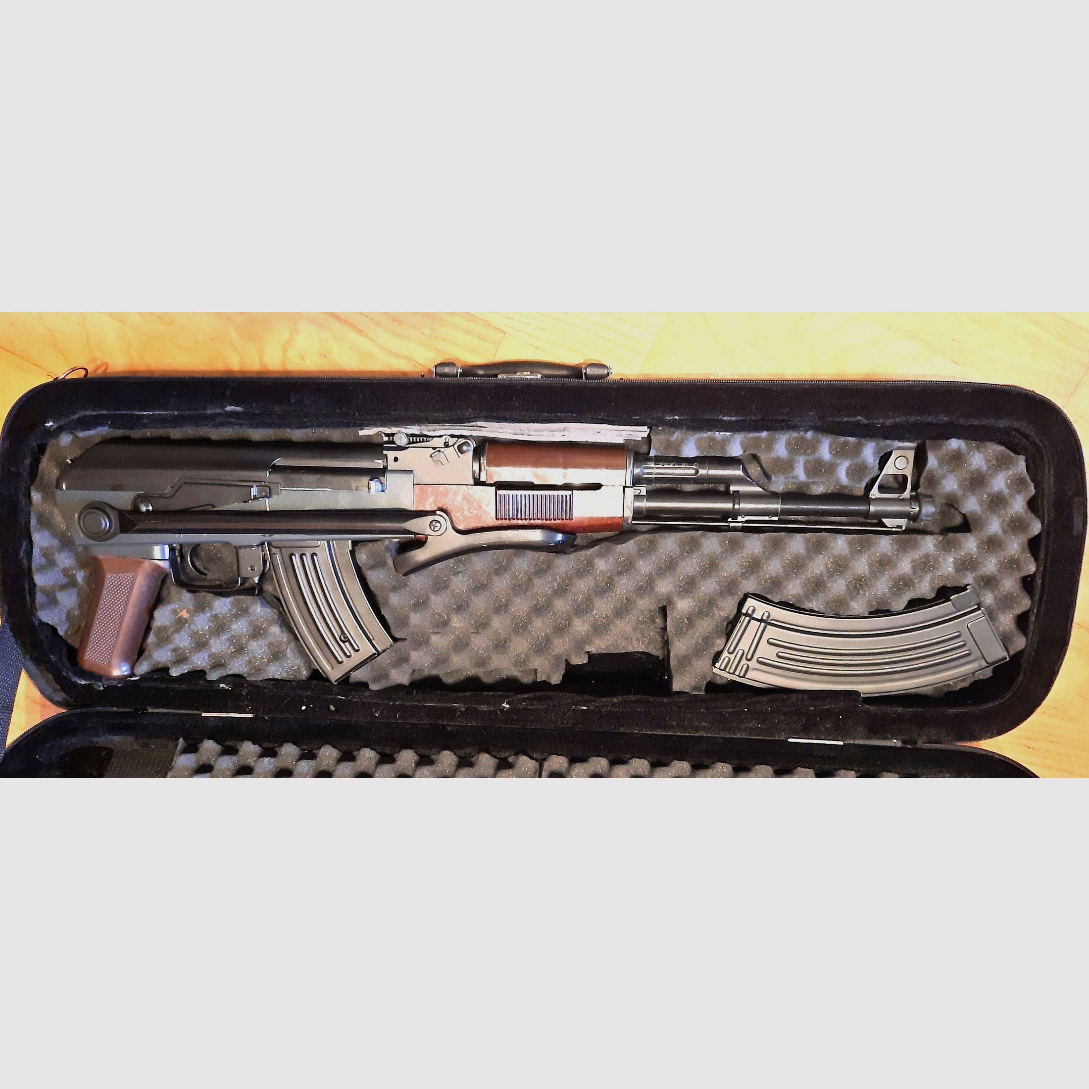 VALIGETTA PER IL TRASPORTO DISCRETO DELL'AK47 - CALCIO PIEGHEVOLE