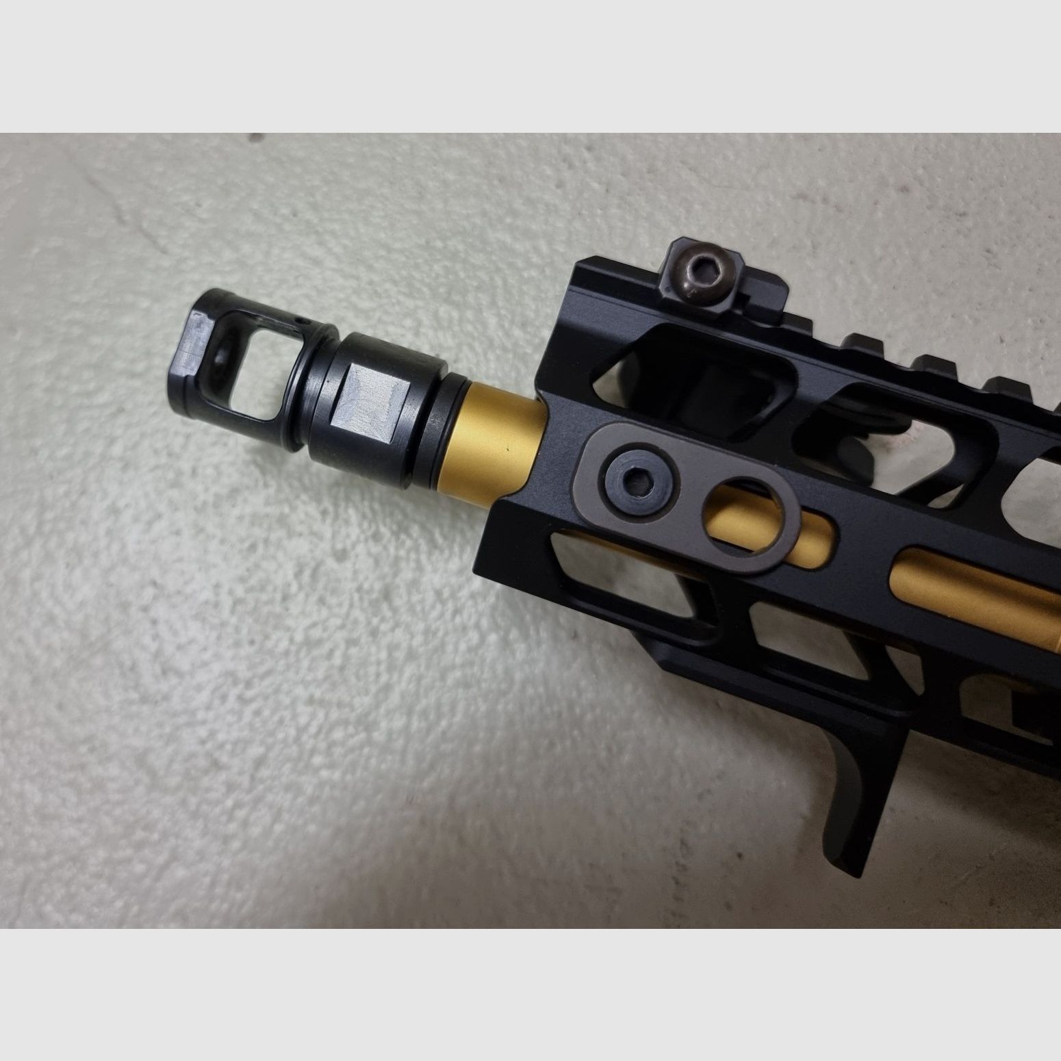 AR15 personalizzato superlativo nello stile di John Wick. Cal. 223 Rem. Solo componenti di alta qualità. Opzionale con Nightforce NX8!