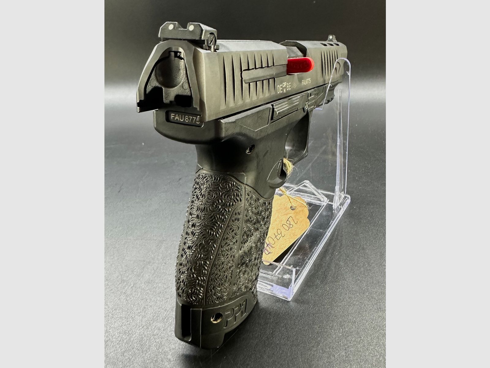 Demonstration weapon Walther semi-automatic. Pistol PPQ M2 9x19 5" 15R 9mm Luger