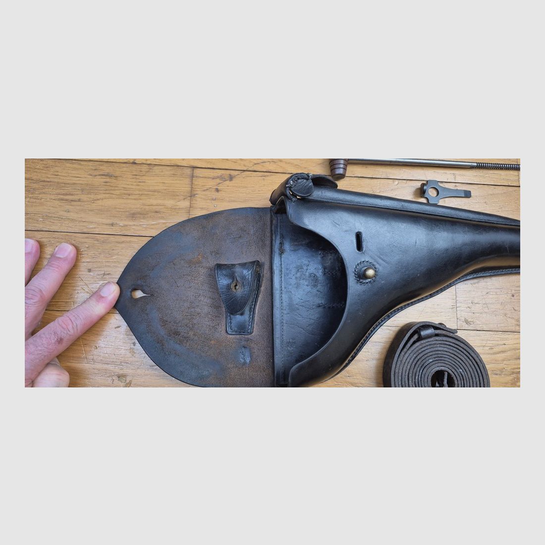 Sehr schönes Etui für Pistol Luger P04 der Marine – Herstellung LOH Söhne in Berlin – Erstes frühes Modell – Schlüsselwerkzeuge DMW und Marine-Rute – Hochwertiges, sehr weiches Leder in ausgezeichnetem Zustand an allen Nähten – Mit seinem sehr seltenen Tragegurt! - TBE++, Bild 9 von 23