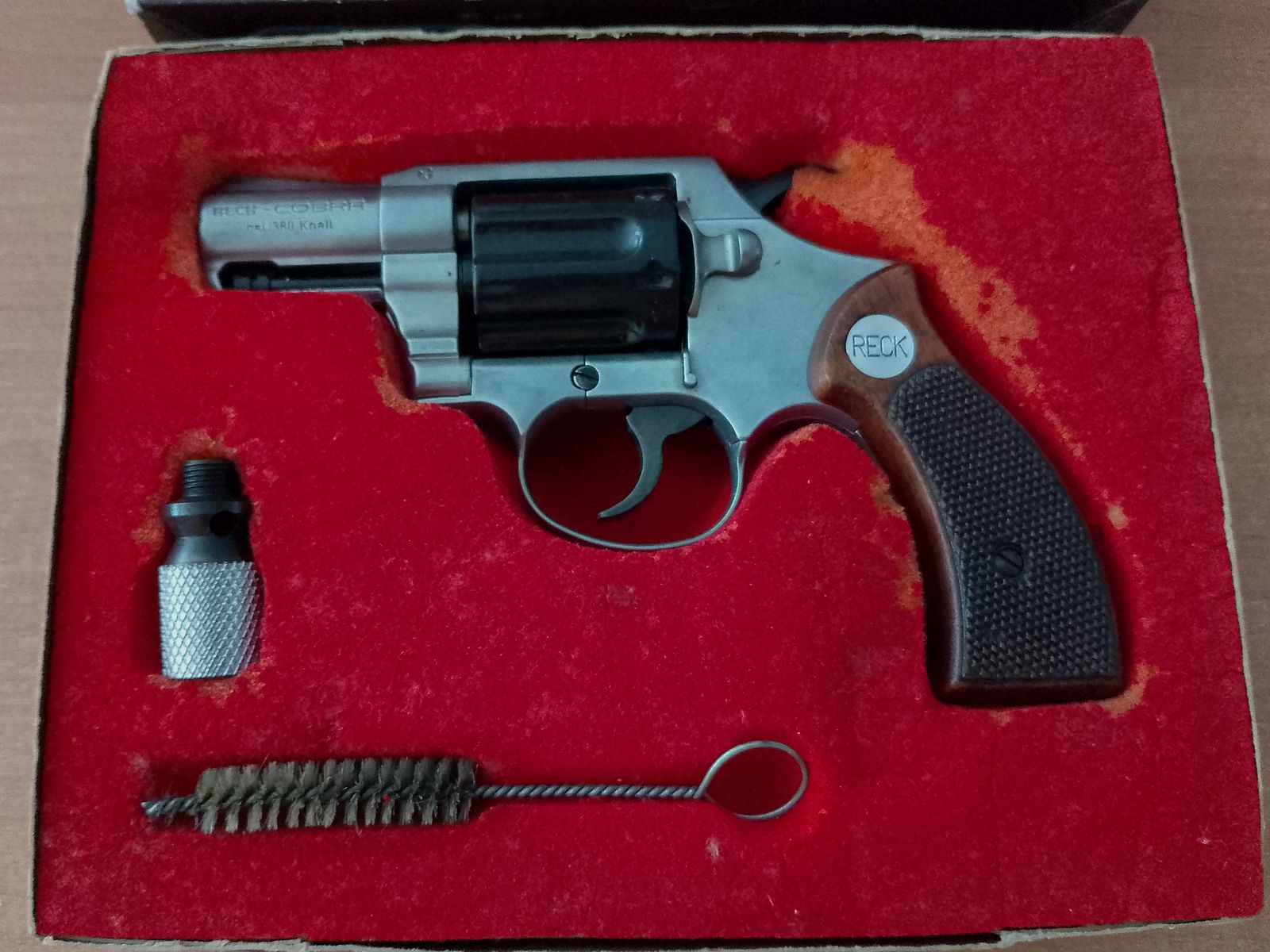 Reck Cobra im Kaliber .380 Knall bzw. 9 mm R.Knall mit Verpackung!