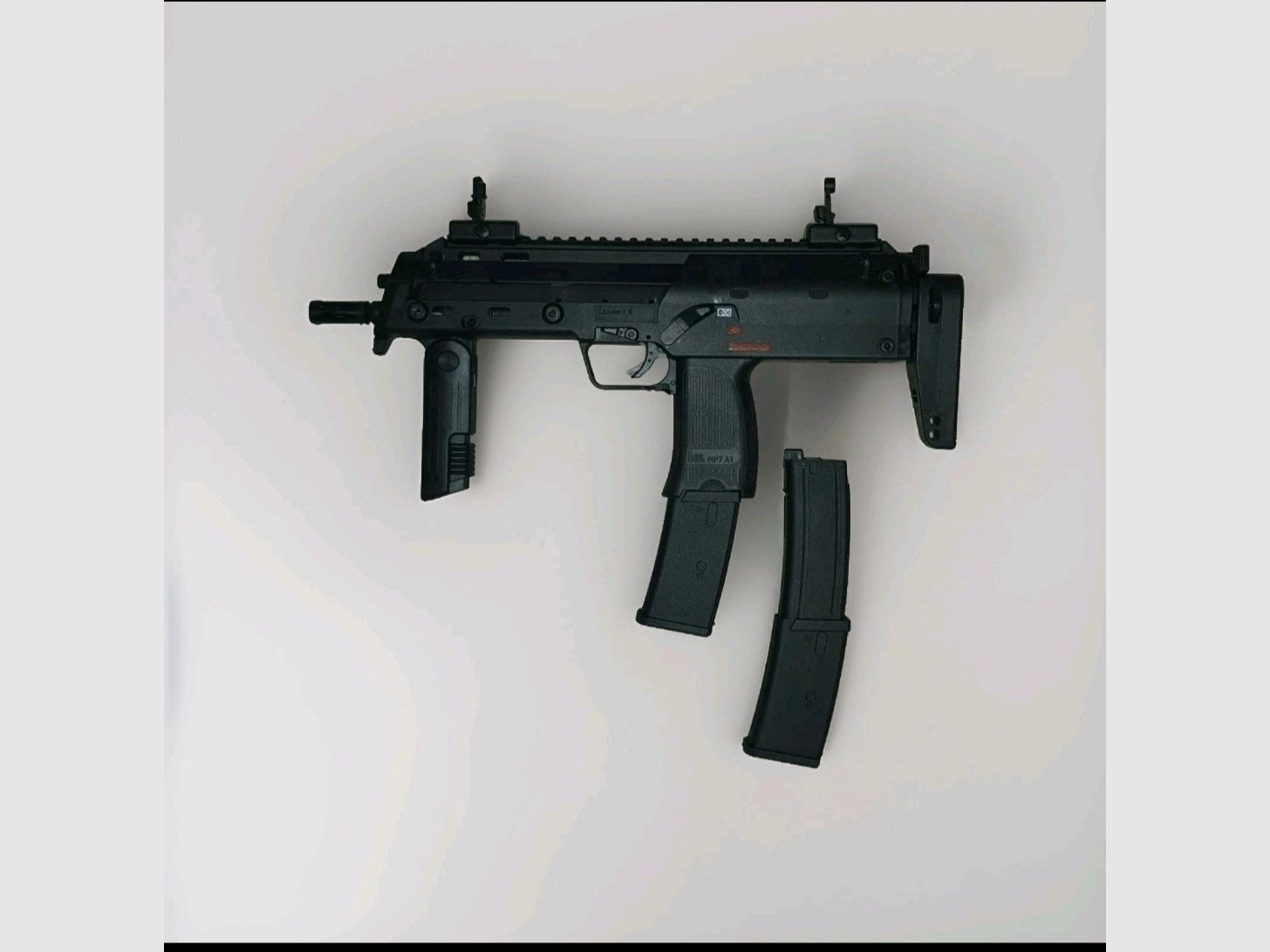 HK/Umarex MP7A1 GBB Airsoft replica + spare magazine