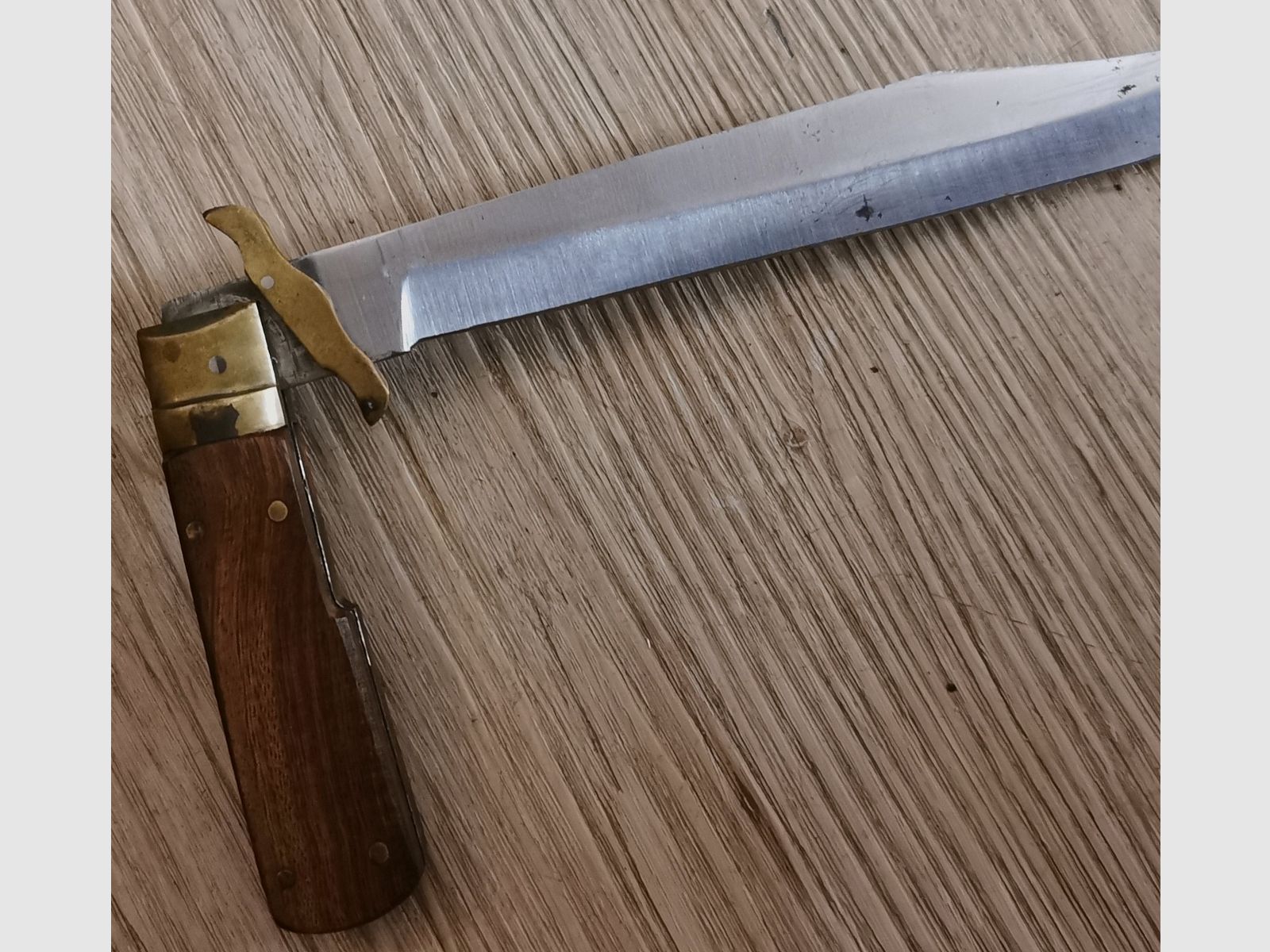 Coltello a serramanico leopardato antico