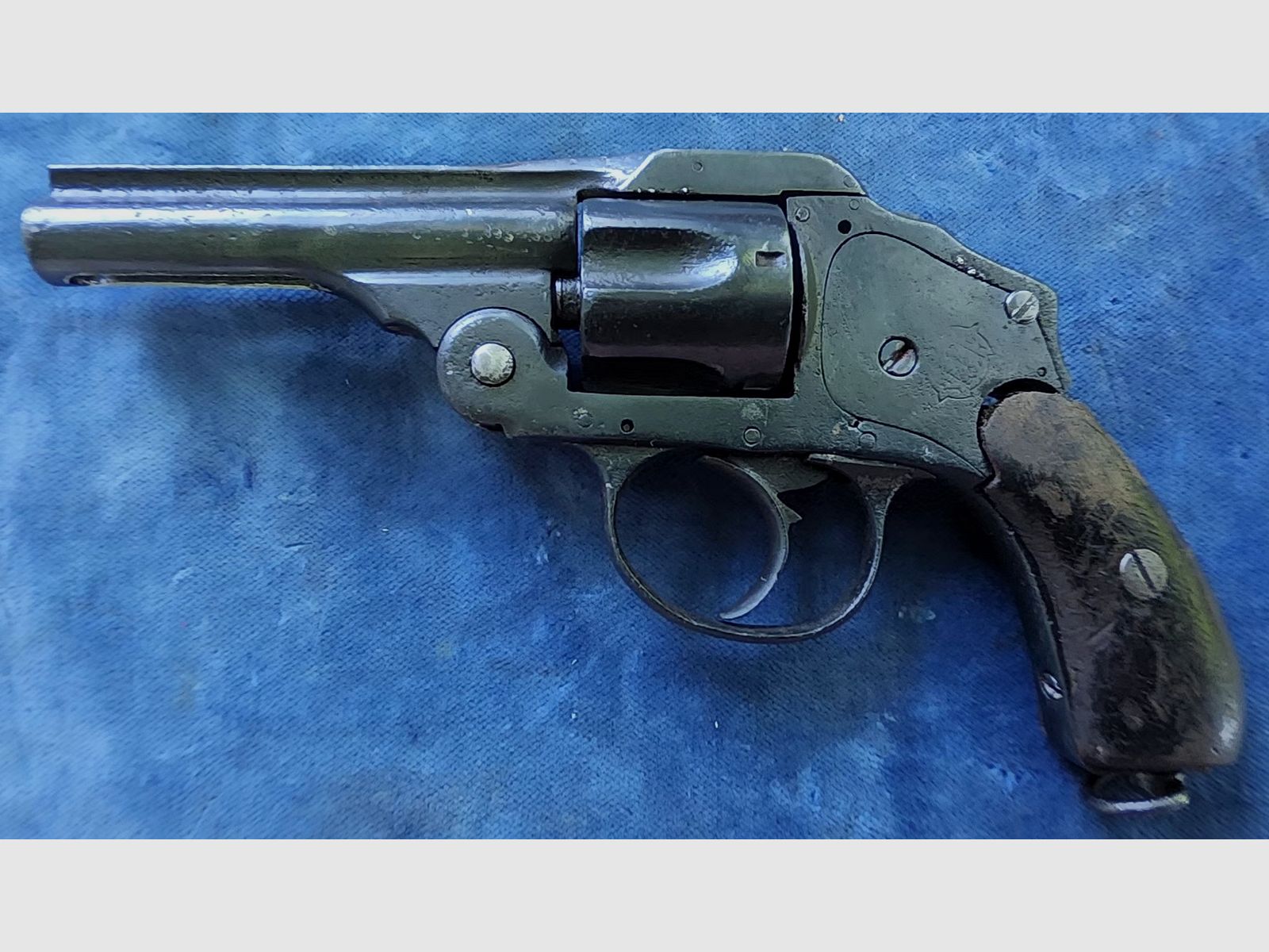 Safety Hammerless revolver (onklaar), afbeelding 2 van 5