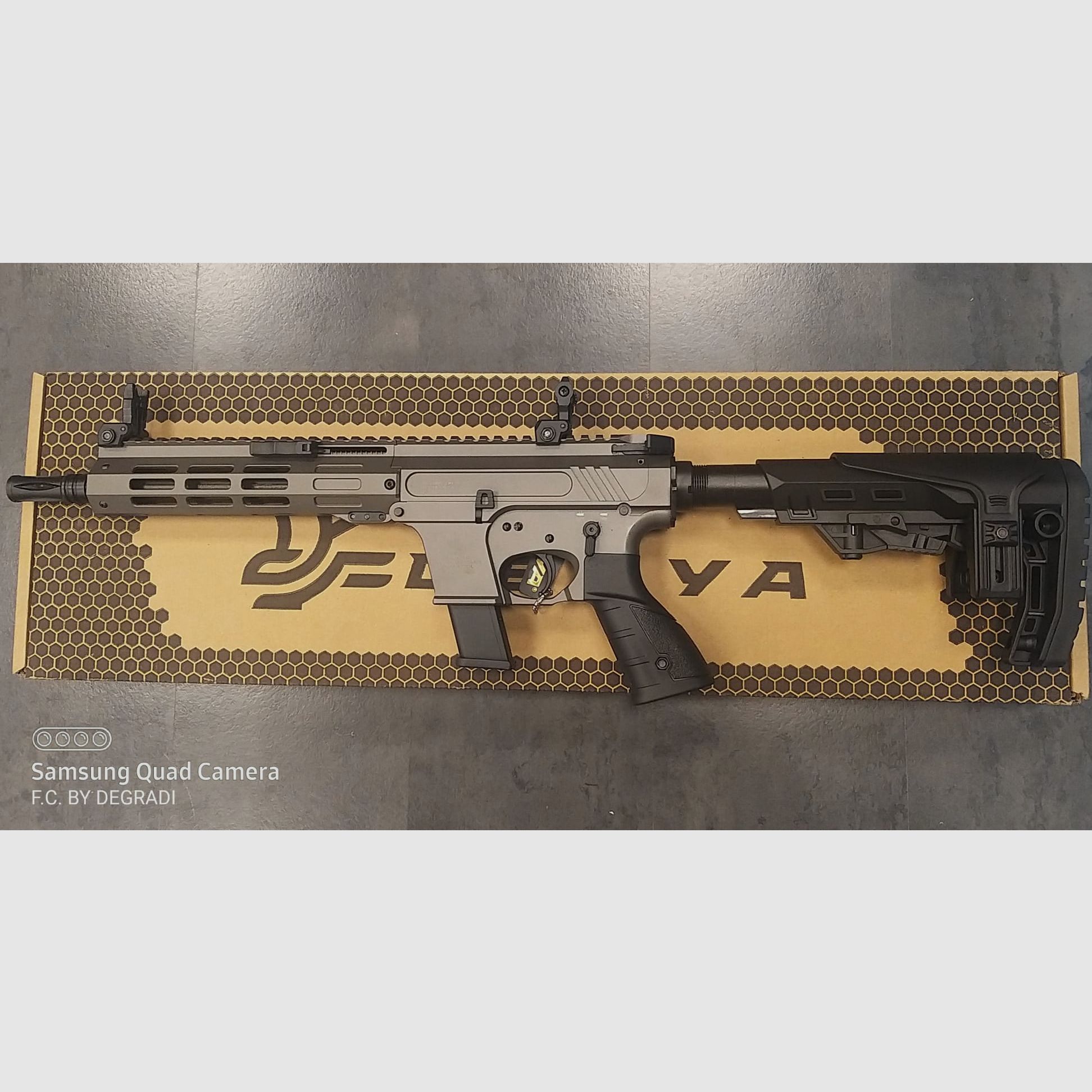 DERYA ZY9 avec canon de 10″ calibre 9X19 TAN CERAKOTE, image 2 sur 4