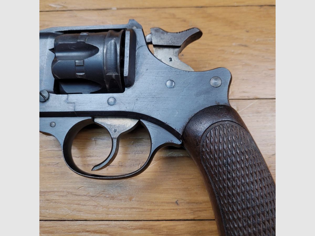 Zeer mooie dienstrevolver 1892 – algemeen maar mythisch – Hoogtepunt van de revolver Made in France – kaliber 8mm92 – Iconisch wapen van 1915 – Staat Sup!, afbeelding 19 van 23