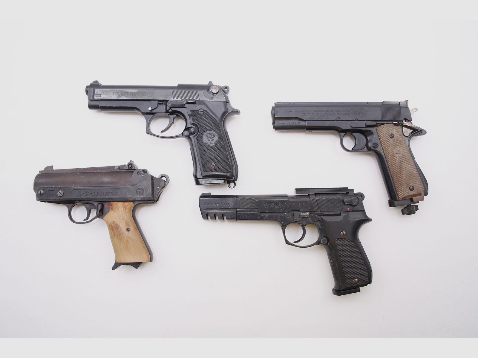 Conjunto de pistolas de aire y pistolas de fogueo Walther CP88 Daisy Powerline Record Brixia