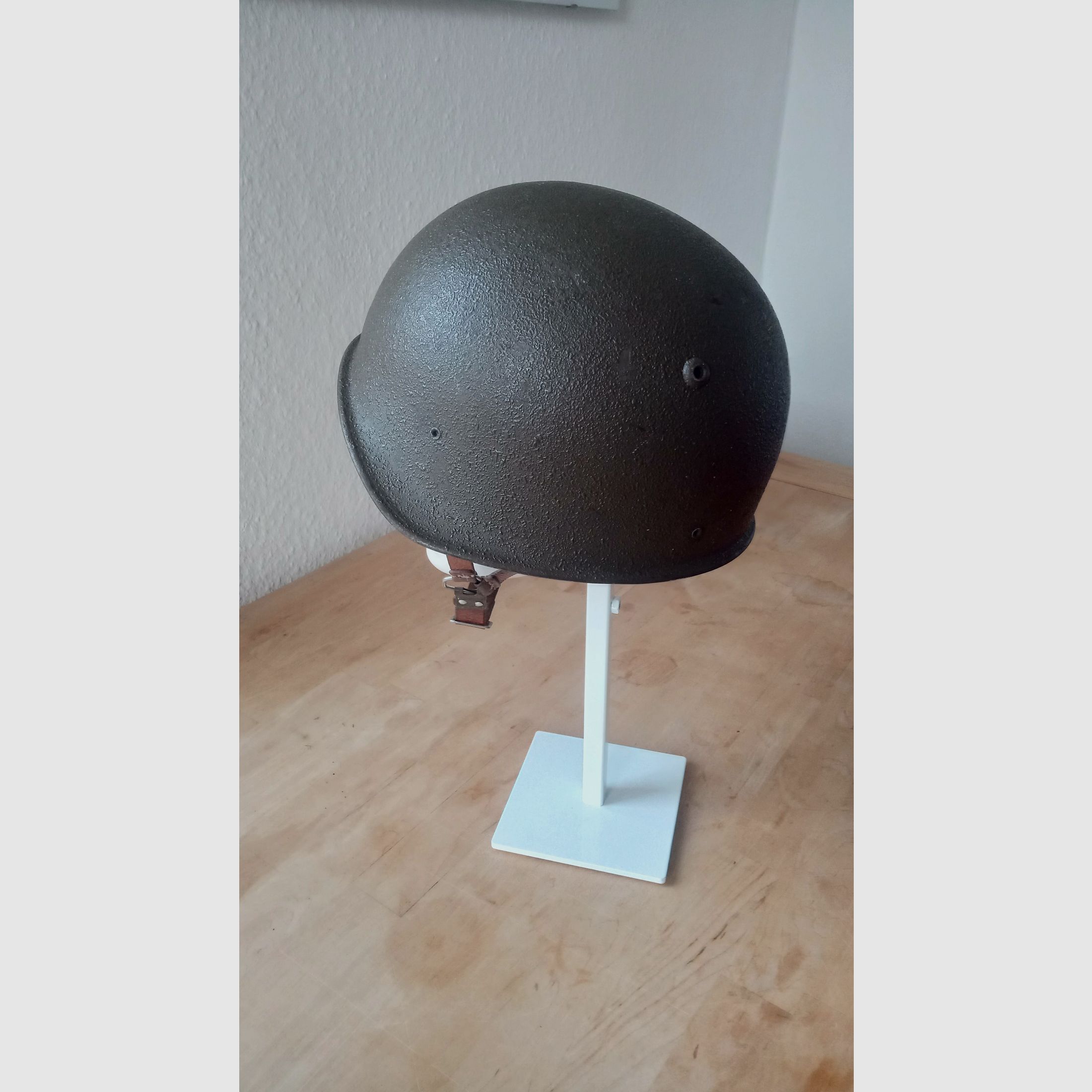 Schweizer Armee Helm aus U-Boot-Stahl in kleiner Größe 55-56 / ideal für Zivilschutz / Stahlhelm Swiss Made