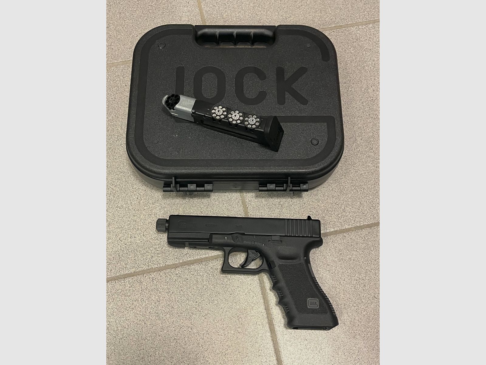 Glock 17 mit Laufgewinde Co2-Pistole Kaliber 4,5 mm Stahl BB / Diabolo Blowback